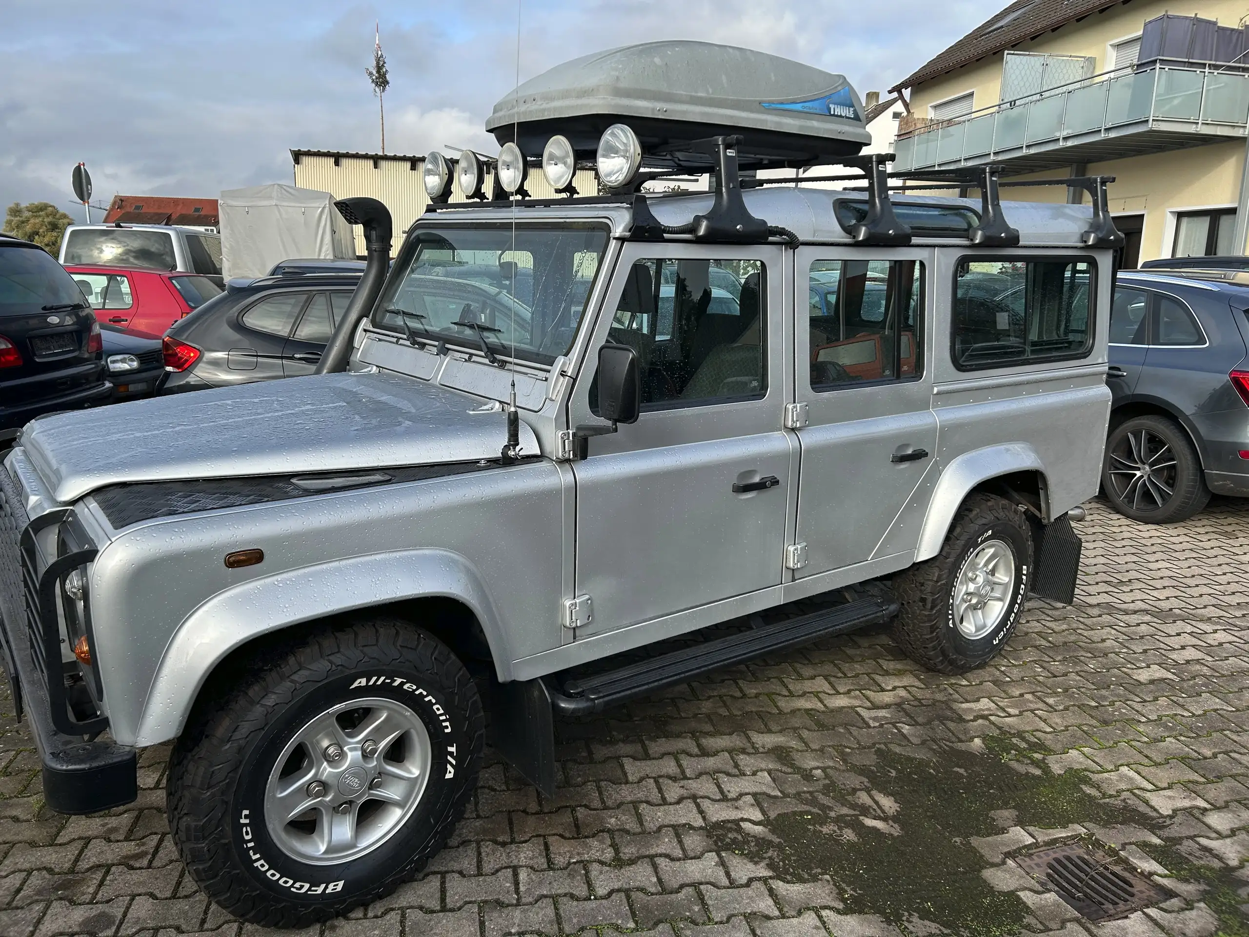 Land Rover - Defender