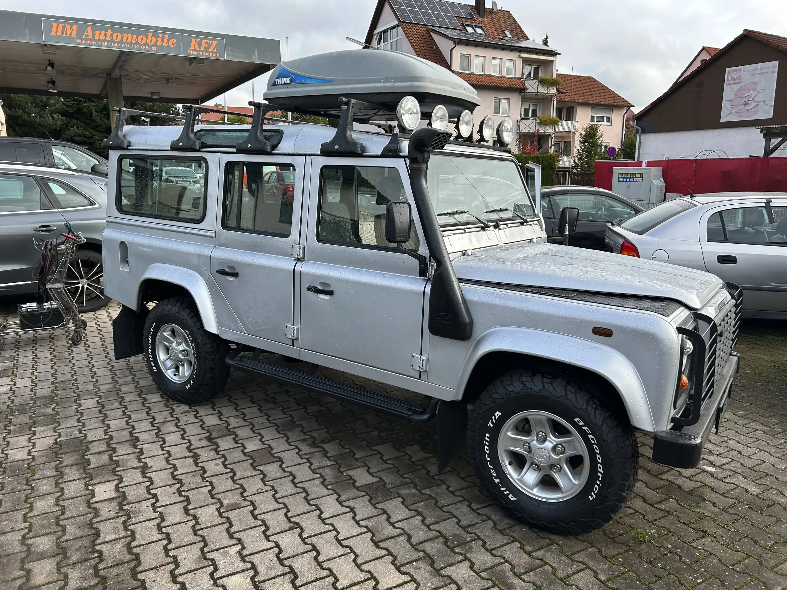 Land Rover - Defender