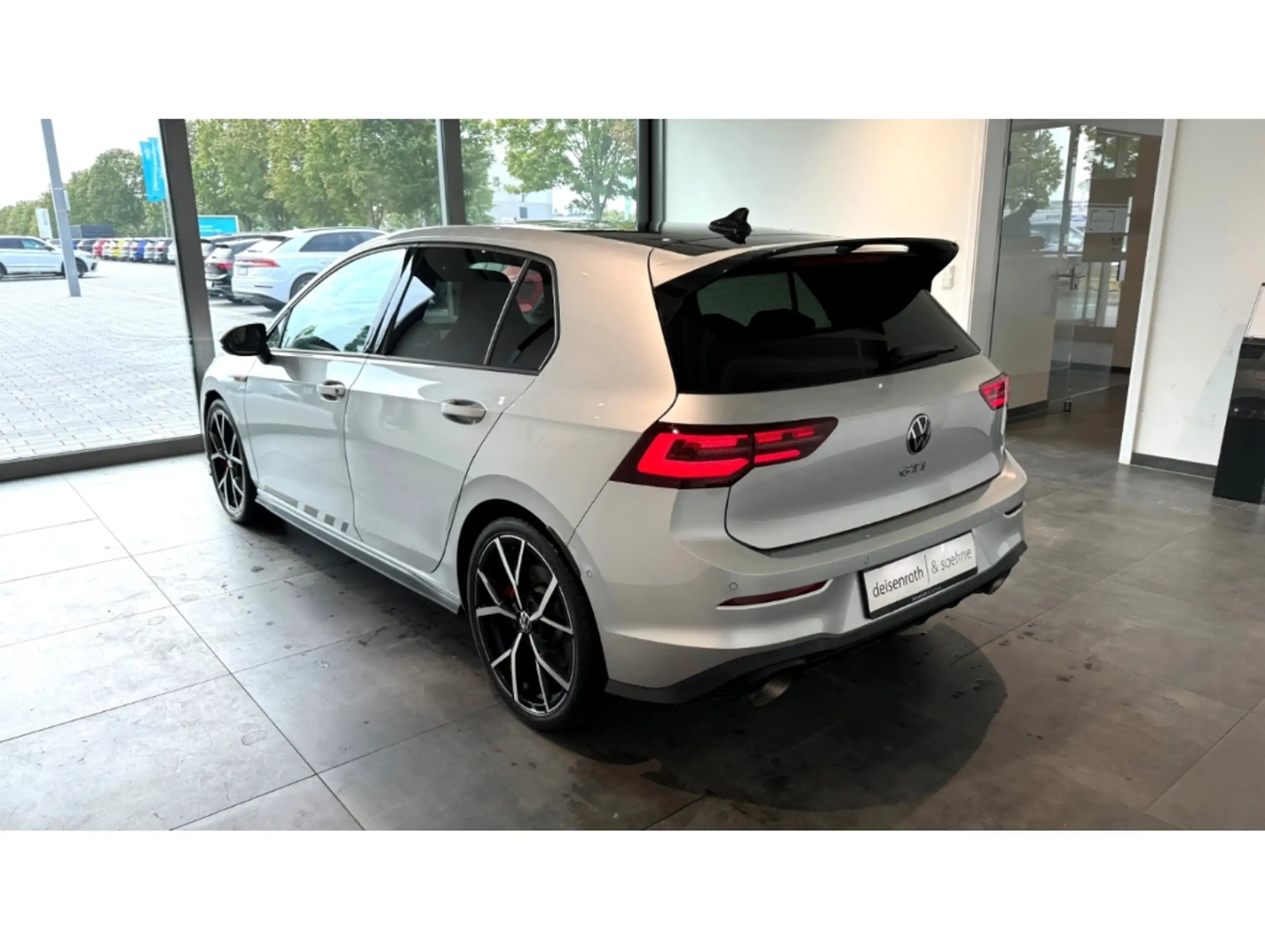 Volkswagen - Golf GTI