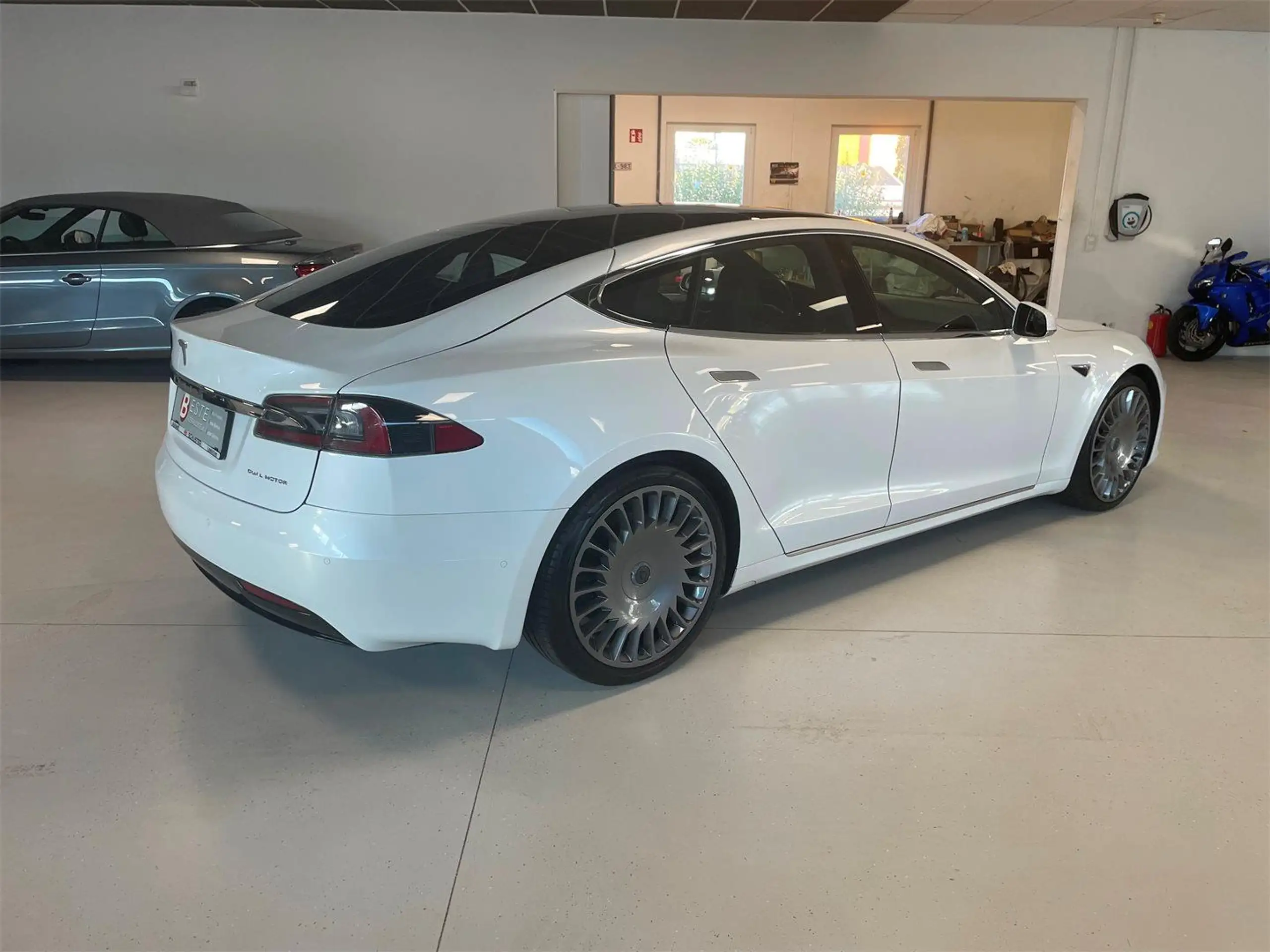 Tesla - Model S