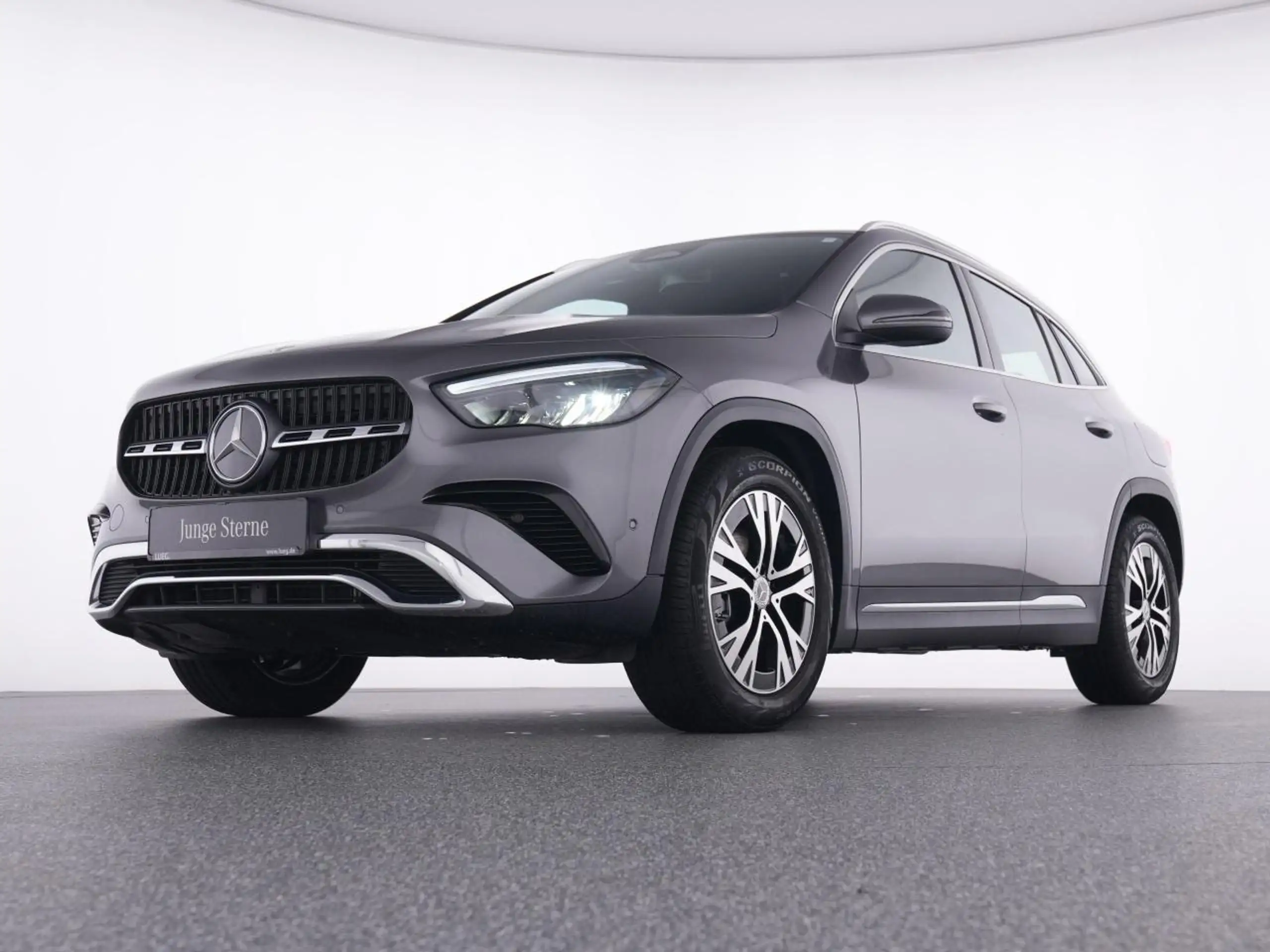 Mercedes-Benz - GLA 200