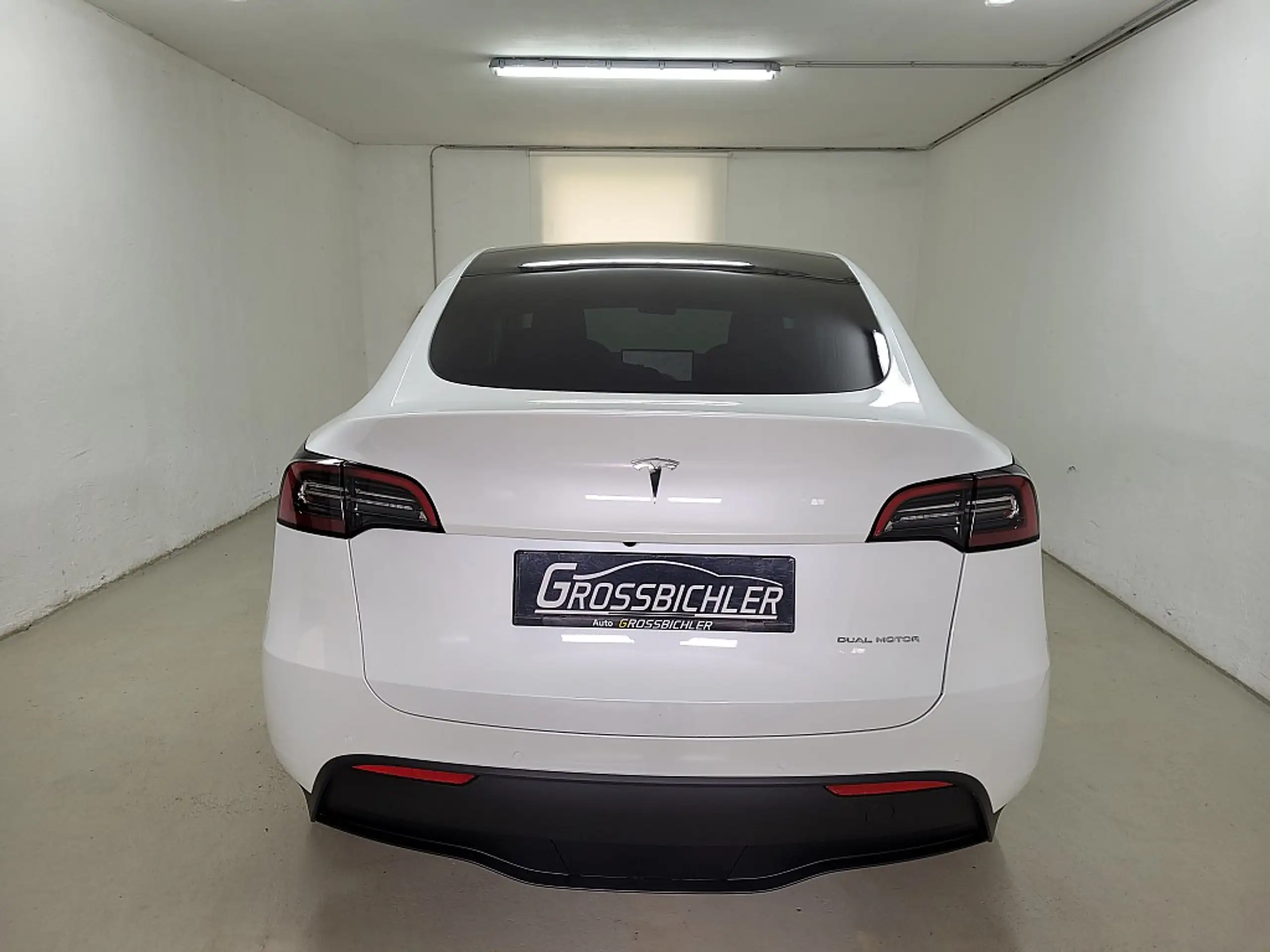 Tesla - Model Y