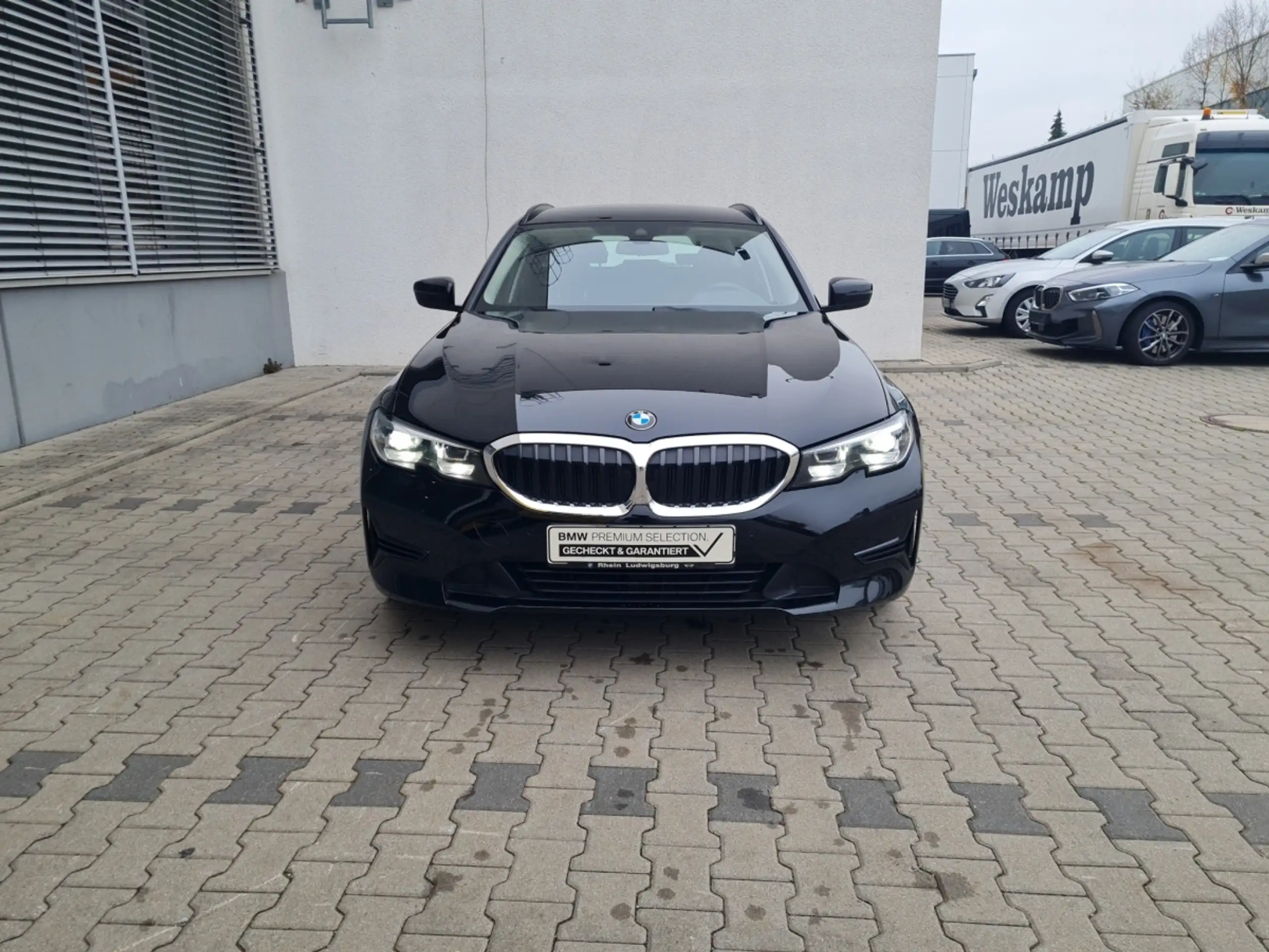 BMW - 330