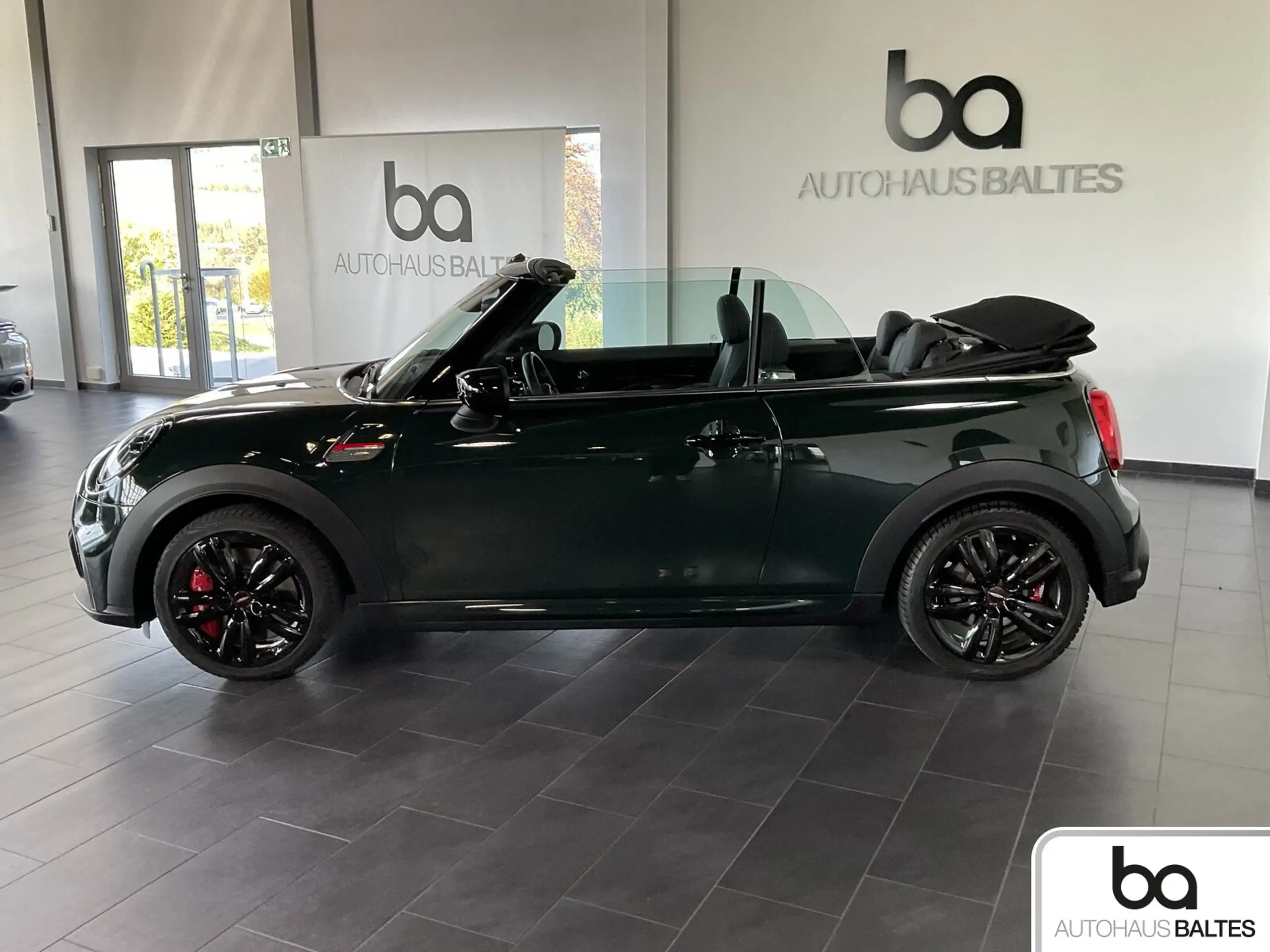 MINI - John Cooper Works Cabrio