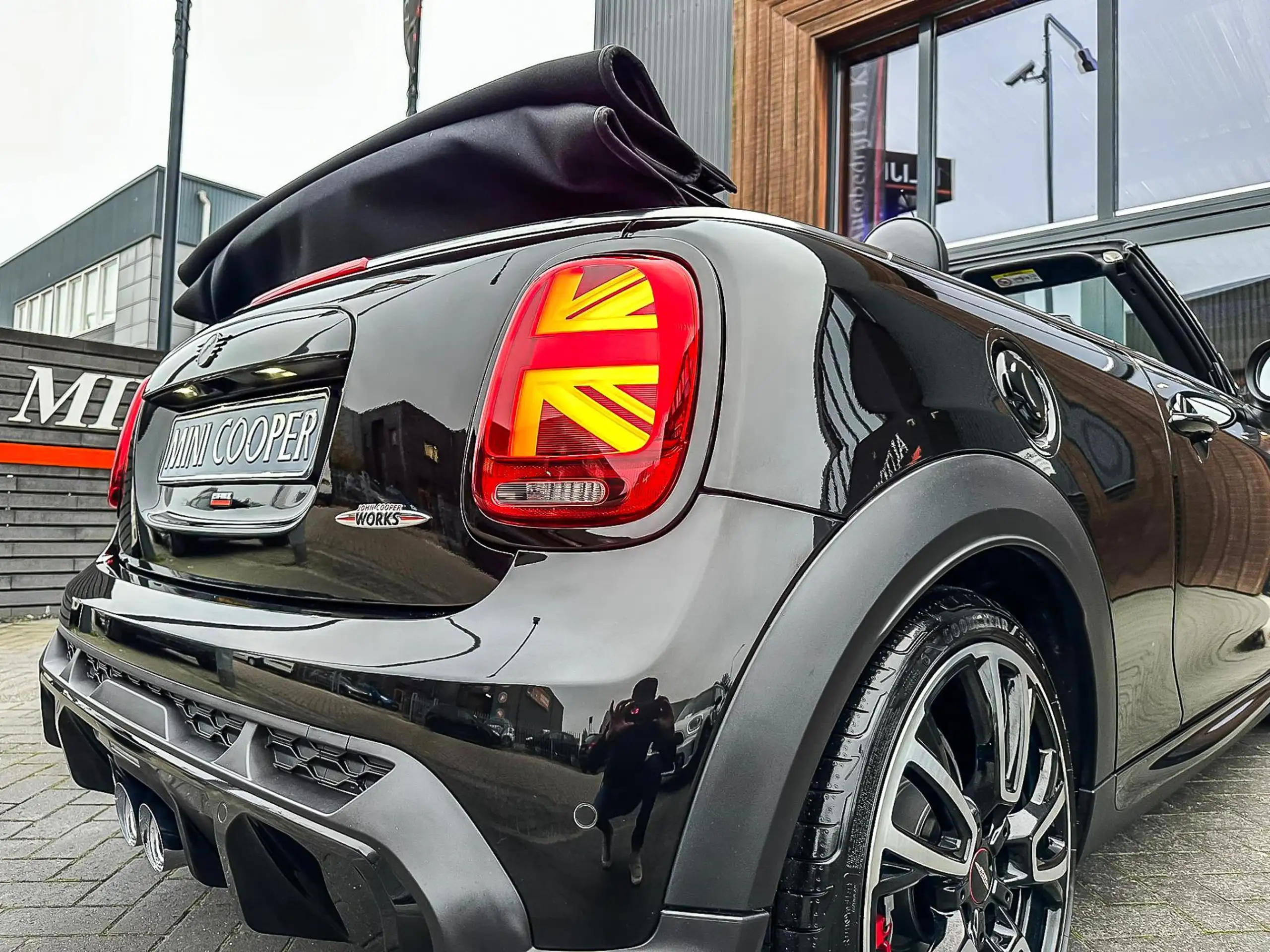 MINI - John Cooper Works Cabrio