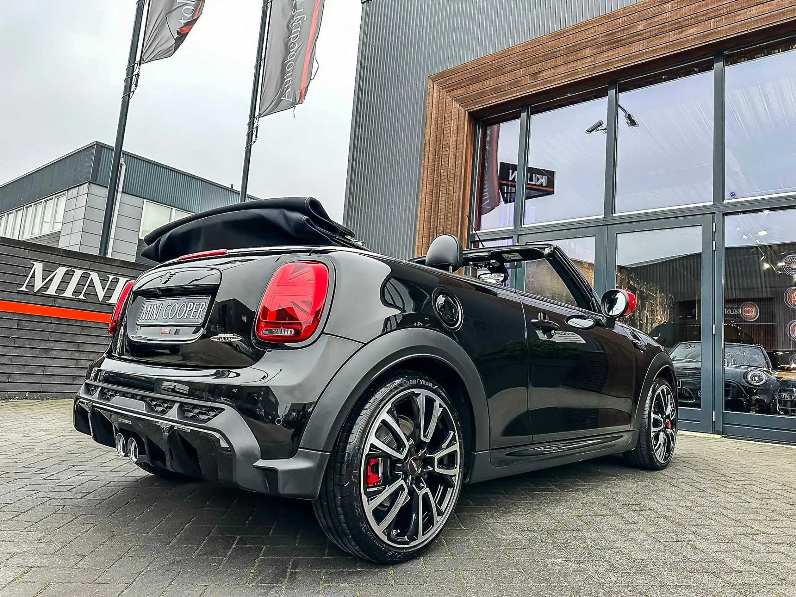 MINI - John Cooper Works Cabrio