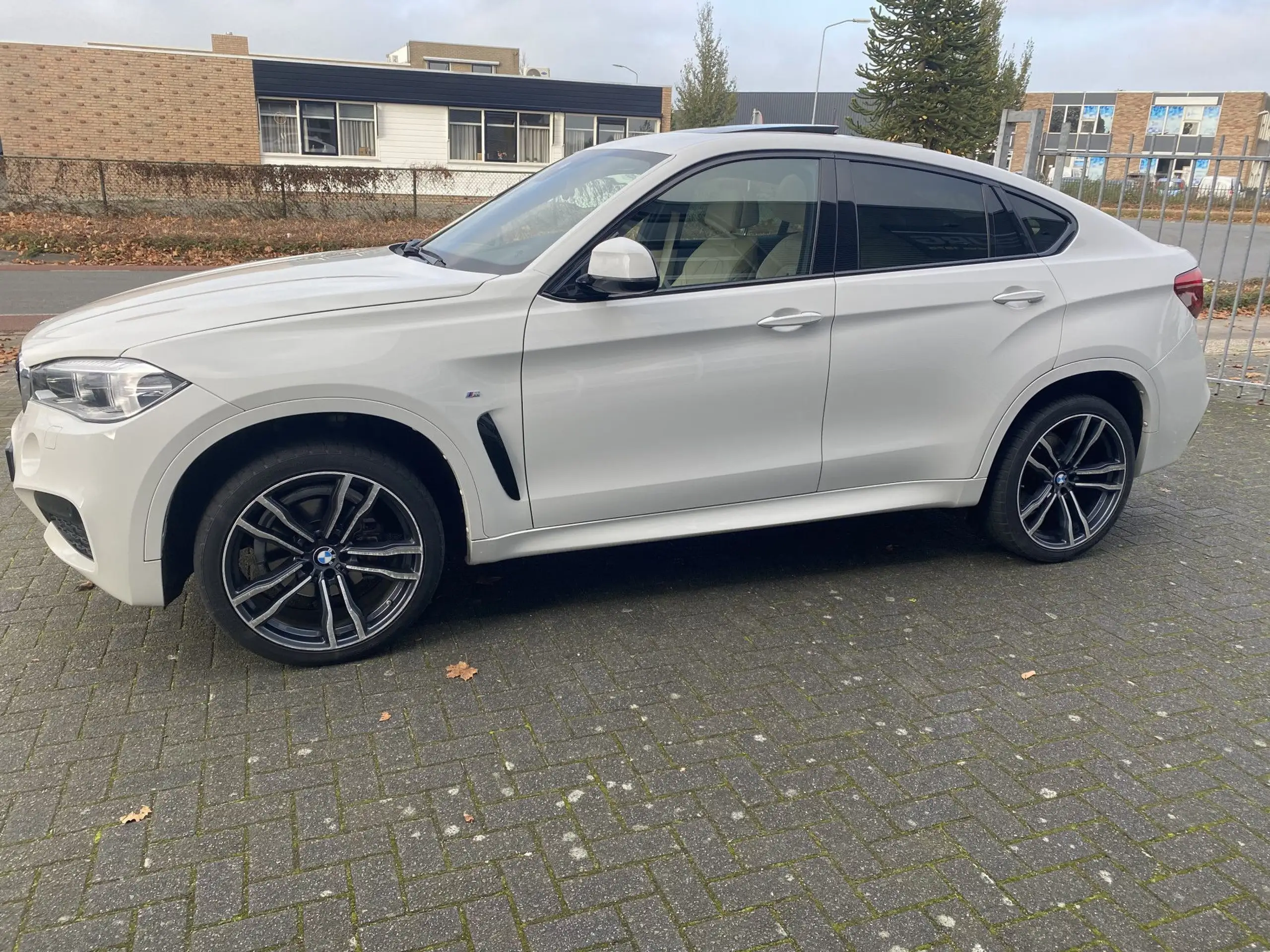 BMW - X6