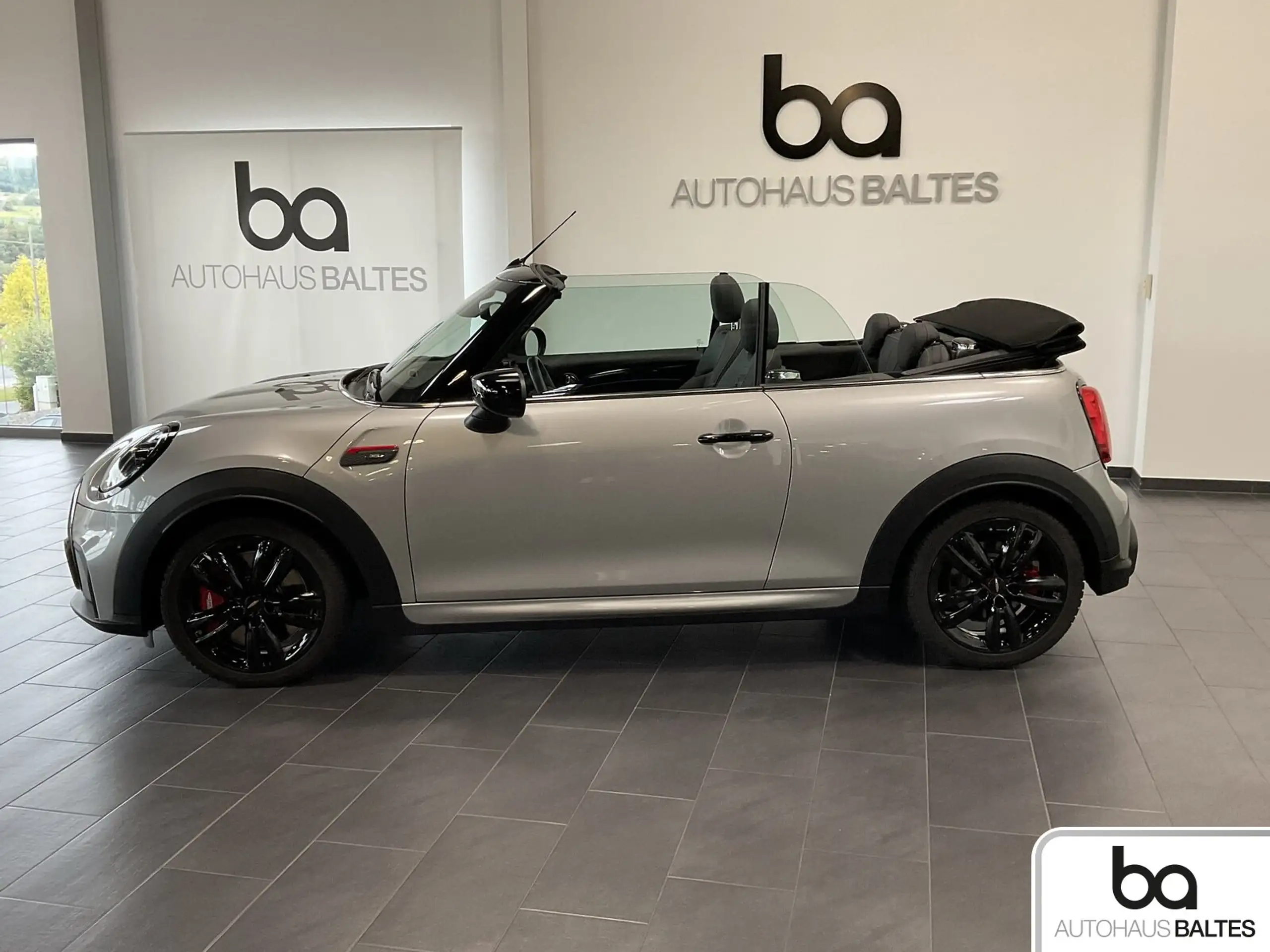 MINI - John Cooper Works Cabrio