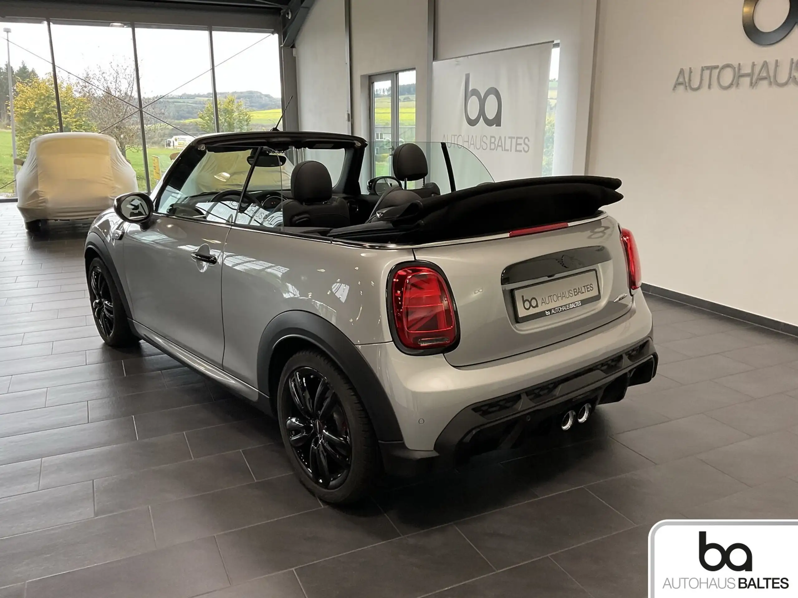 MINI - John Cooper Works Cabrio