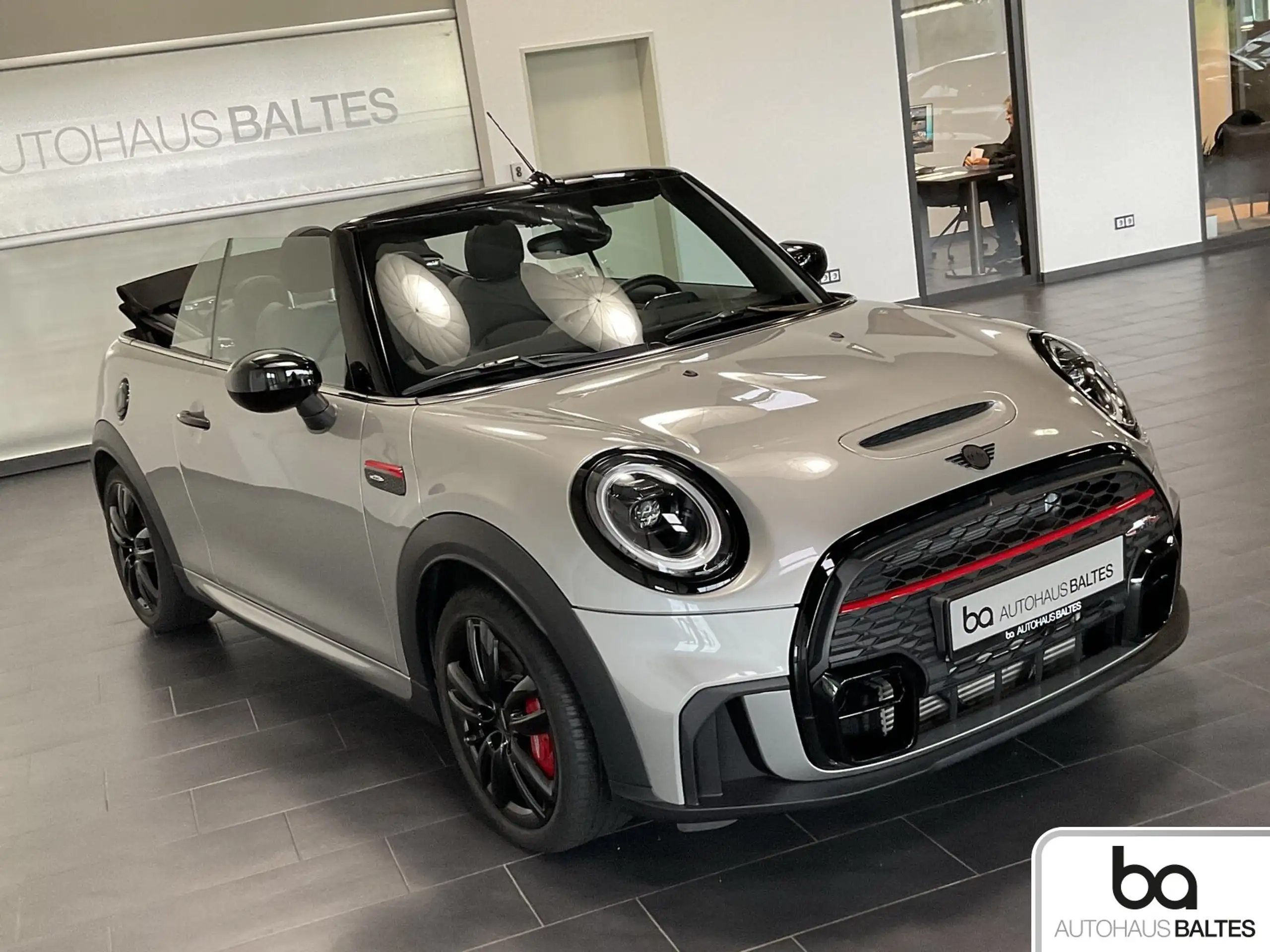 MINI - John Cooper Works Cabrio