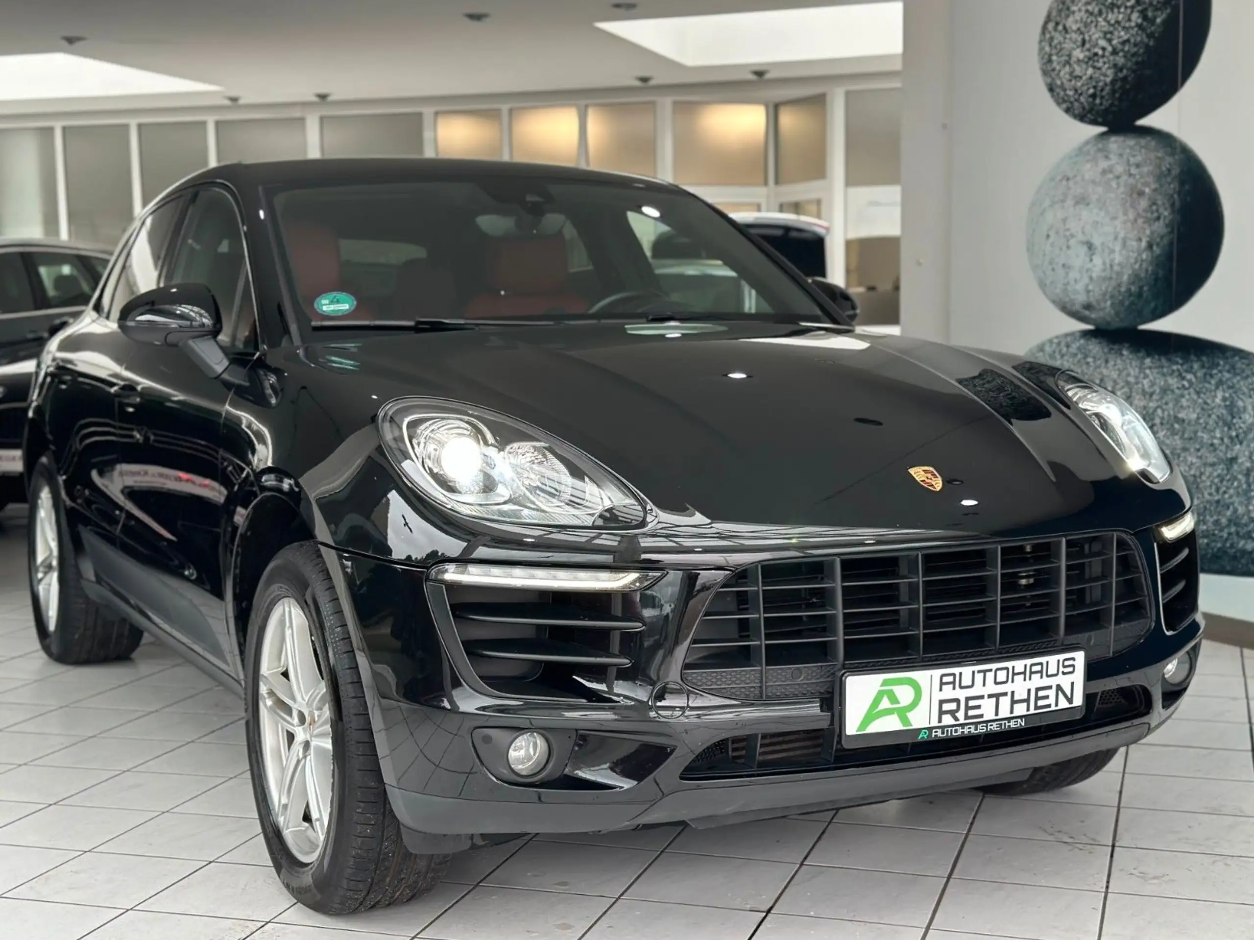 Porsche - Macan