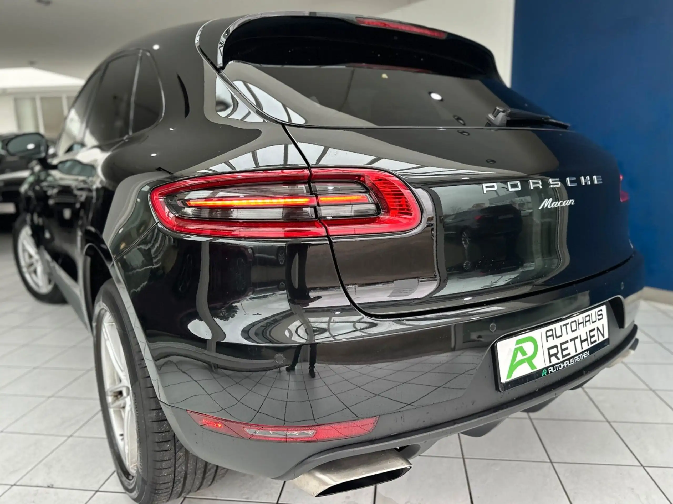 Porsche - Macan