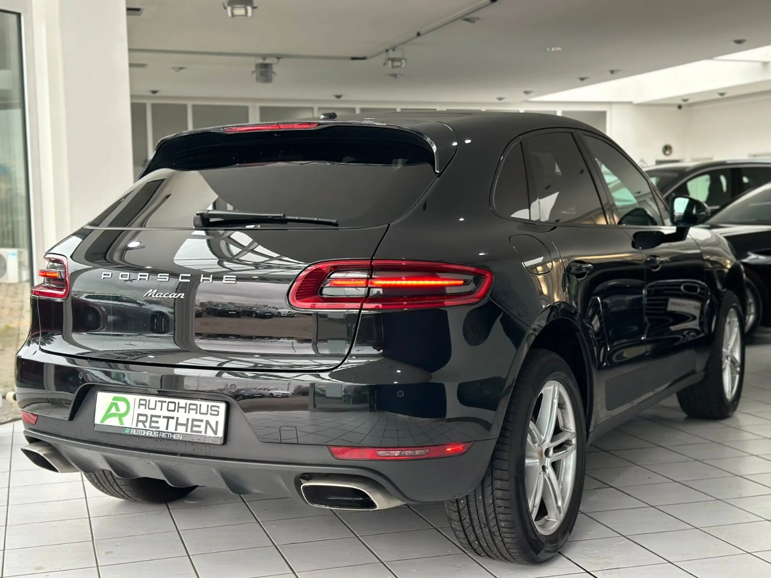 Porsche - Macan