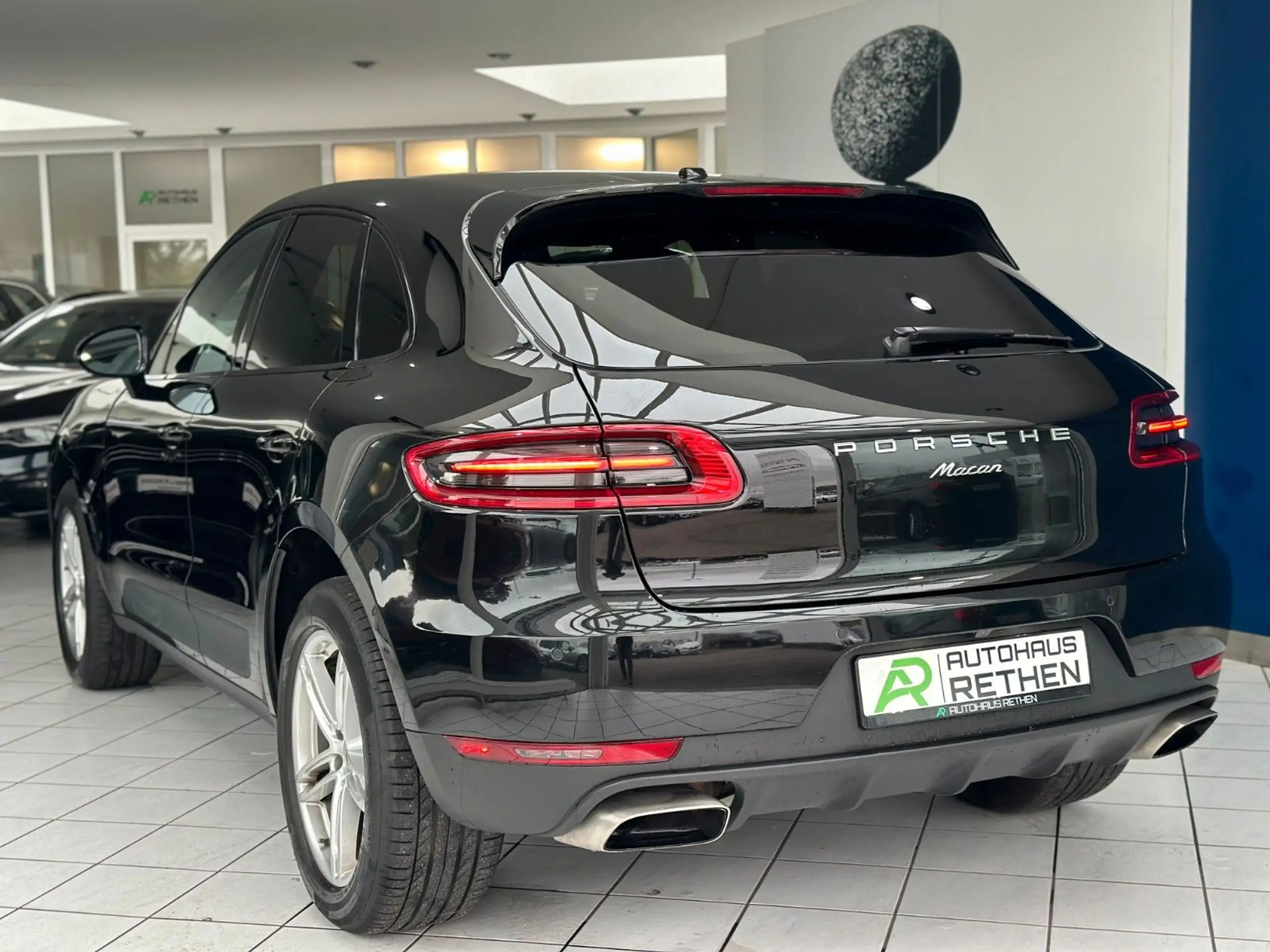 Porsche - Macan