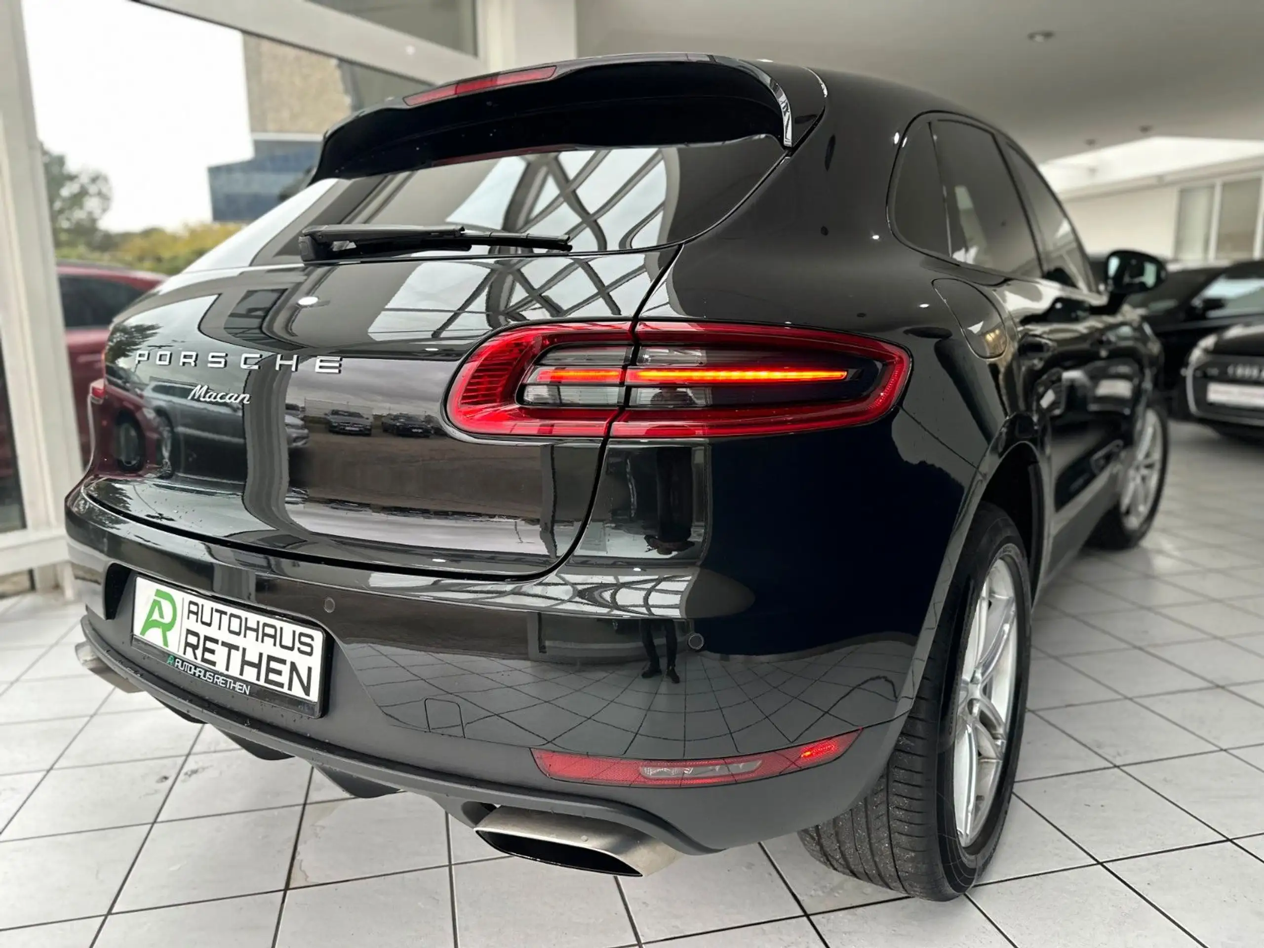 Porsche - Macan