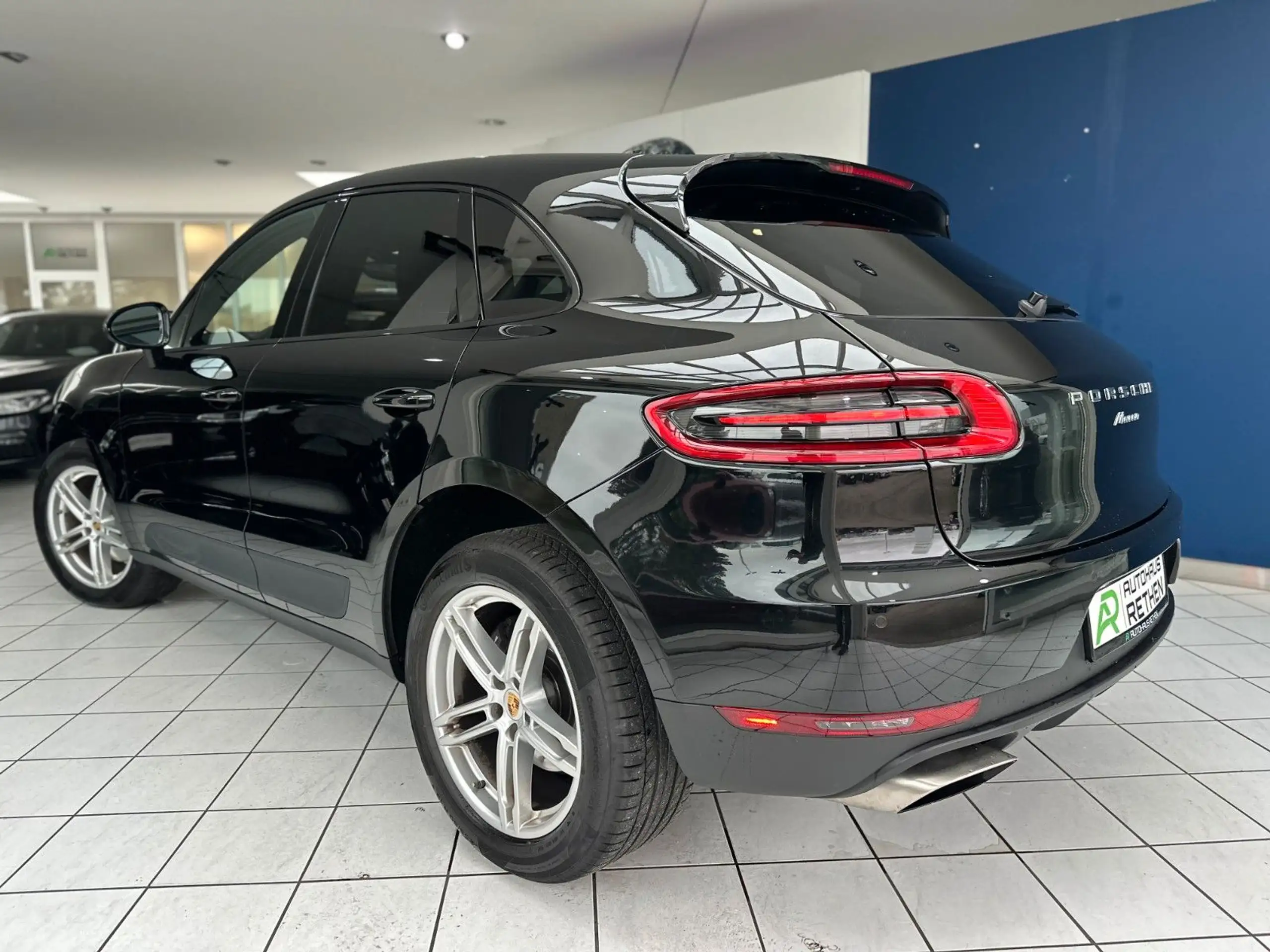 Porsche - Macan