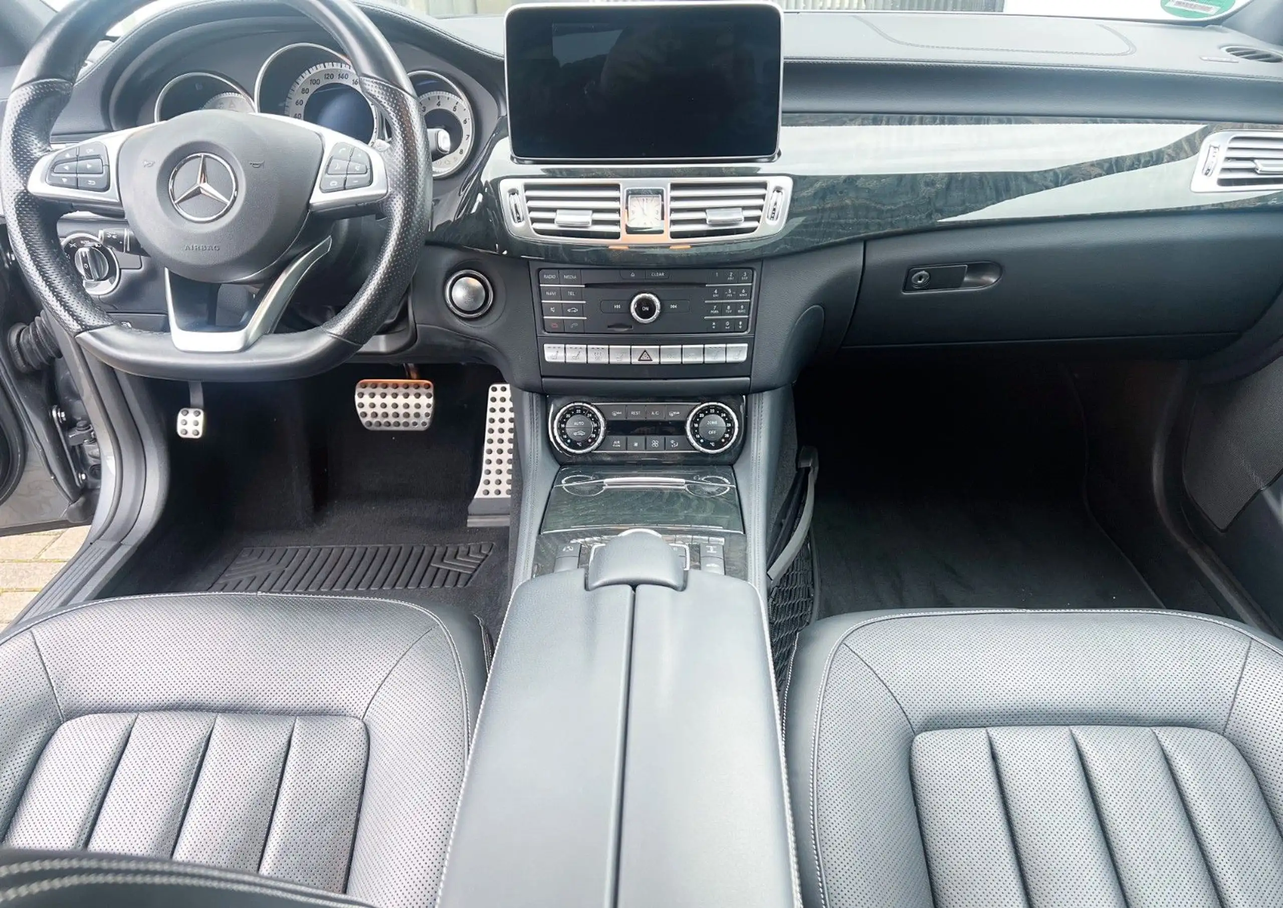 Mercedes-Benz - CLS