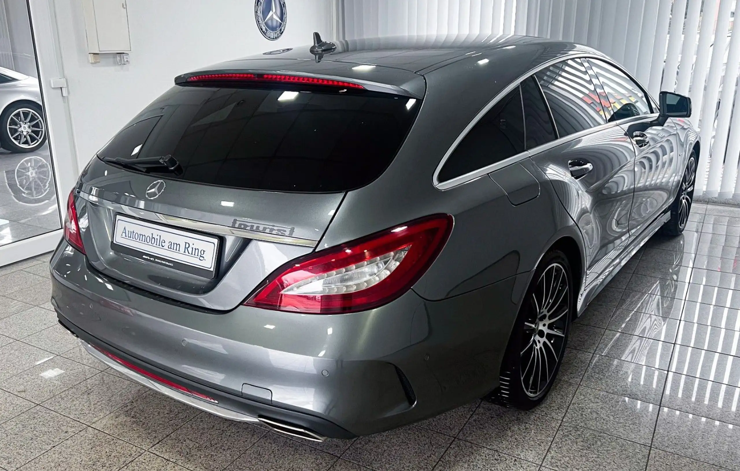 Mercedes-Benz - CLS