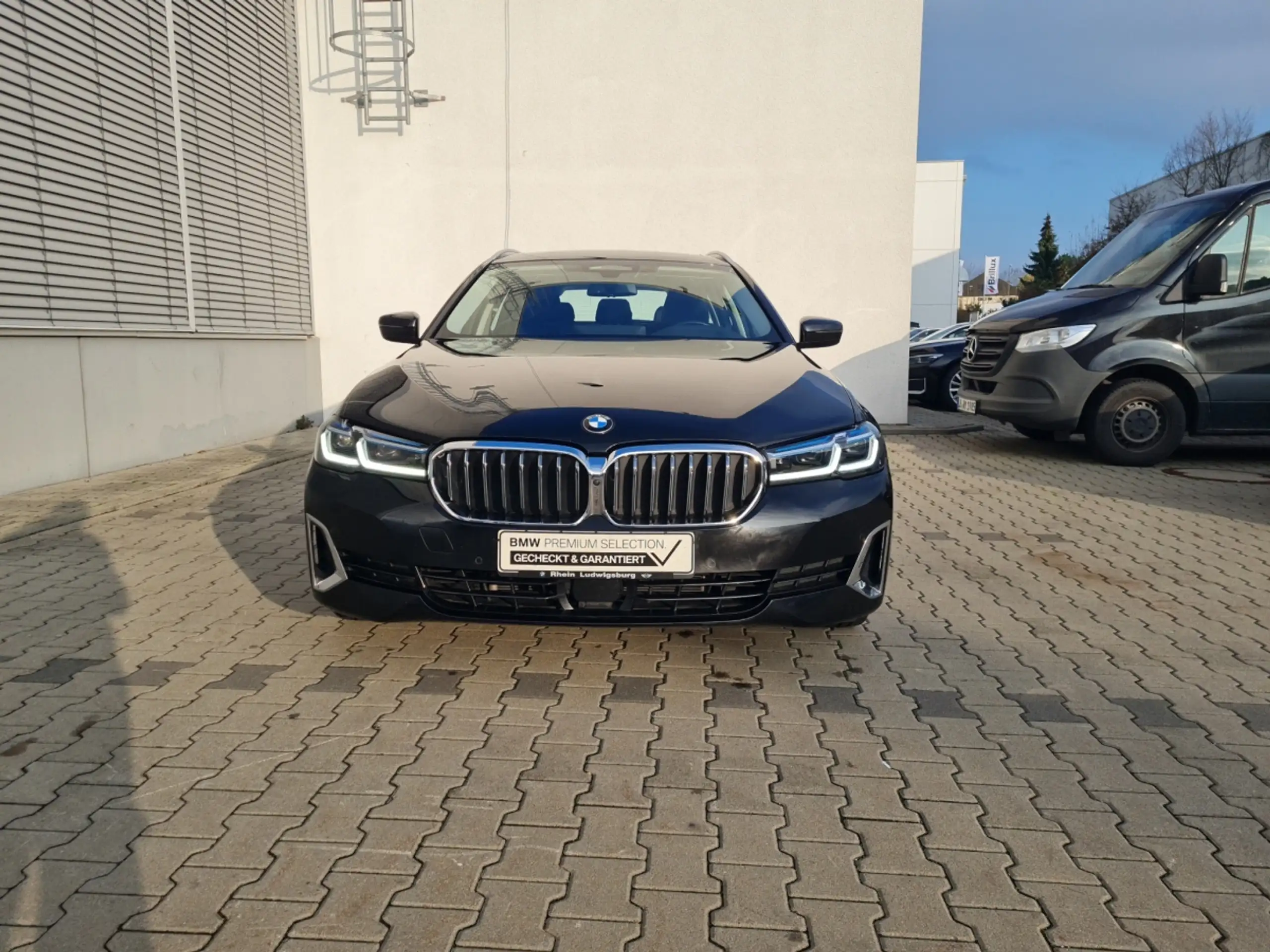 BMW - 530