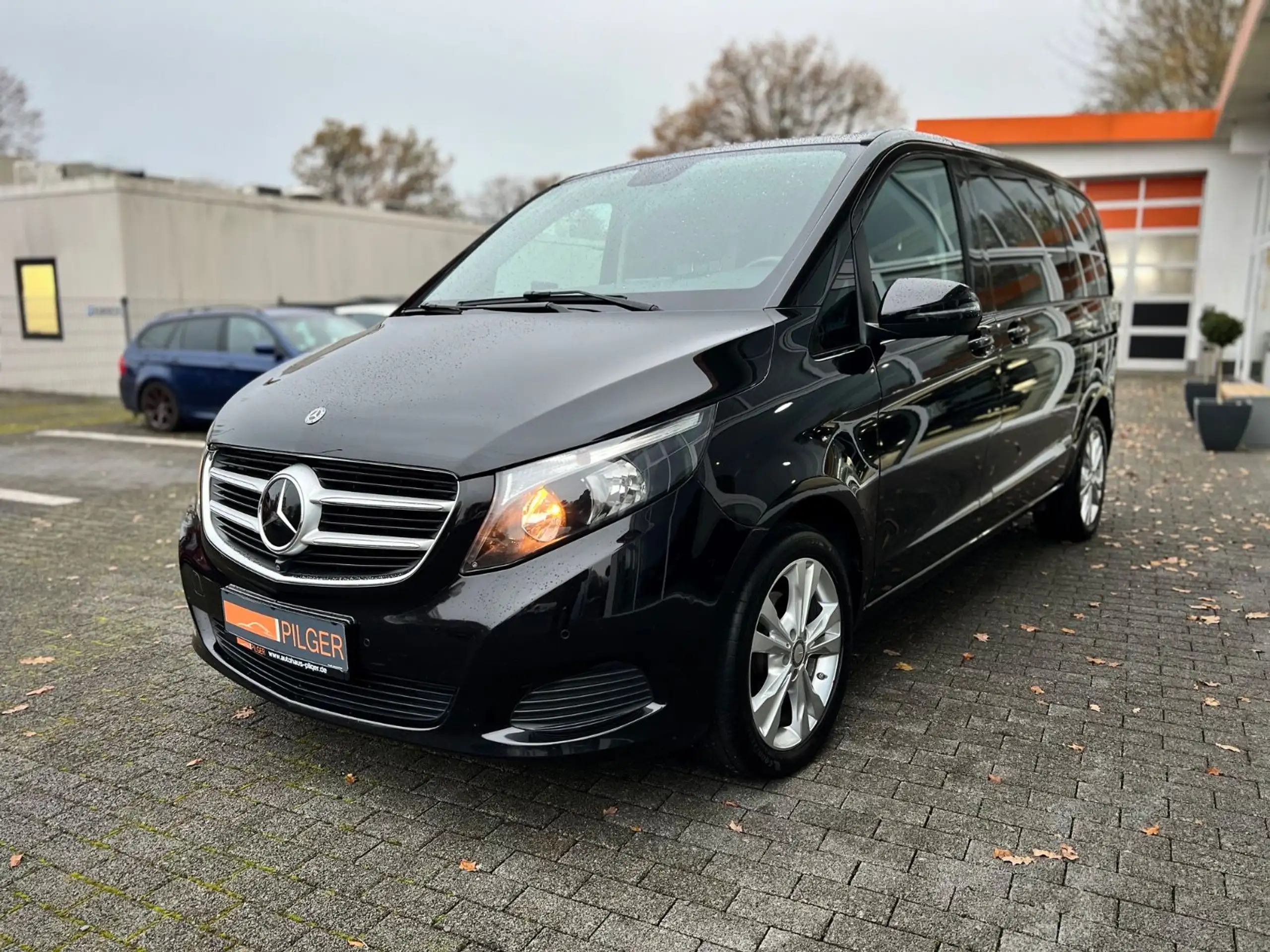 Mercedes-Benz - V 200