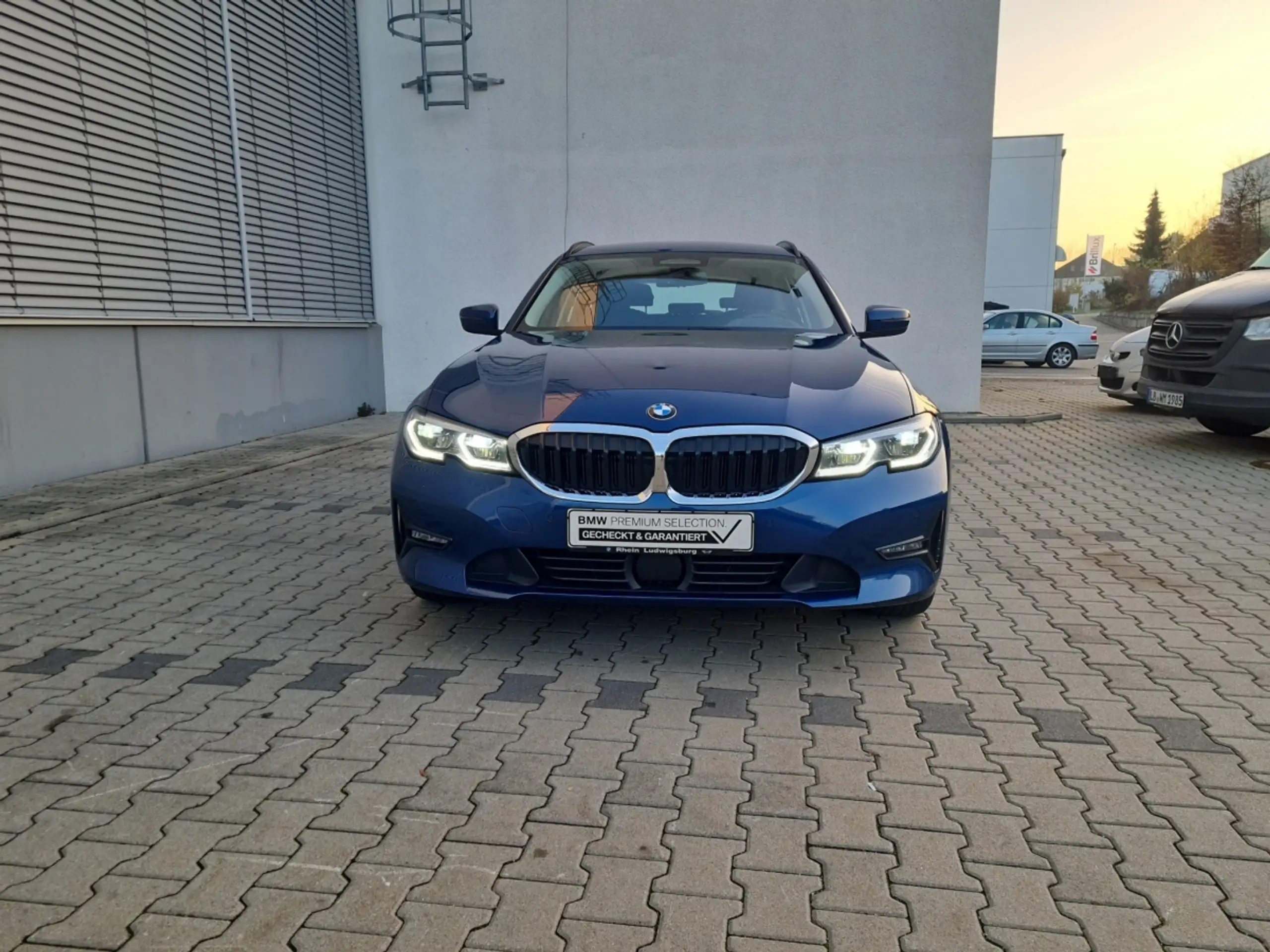 BMW - 330