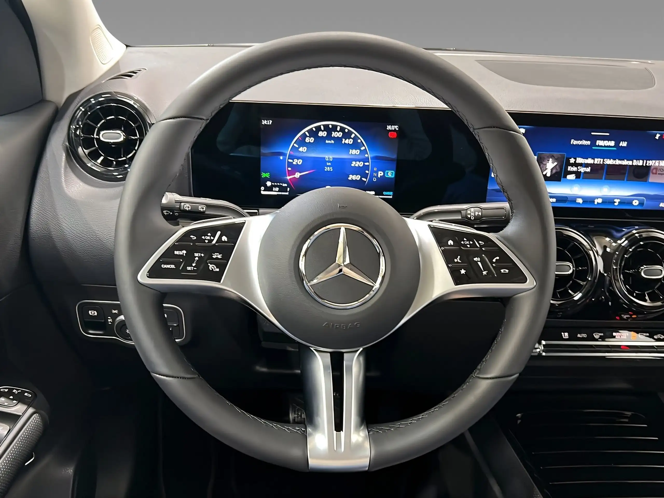 Mercedes-Benz - GLA 200