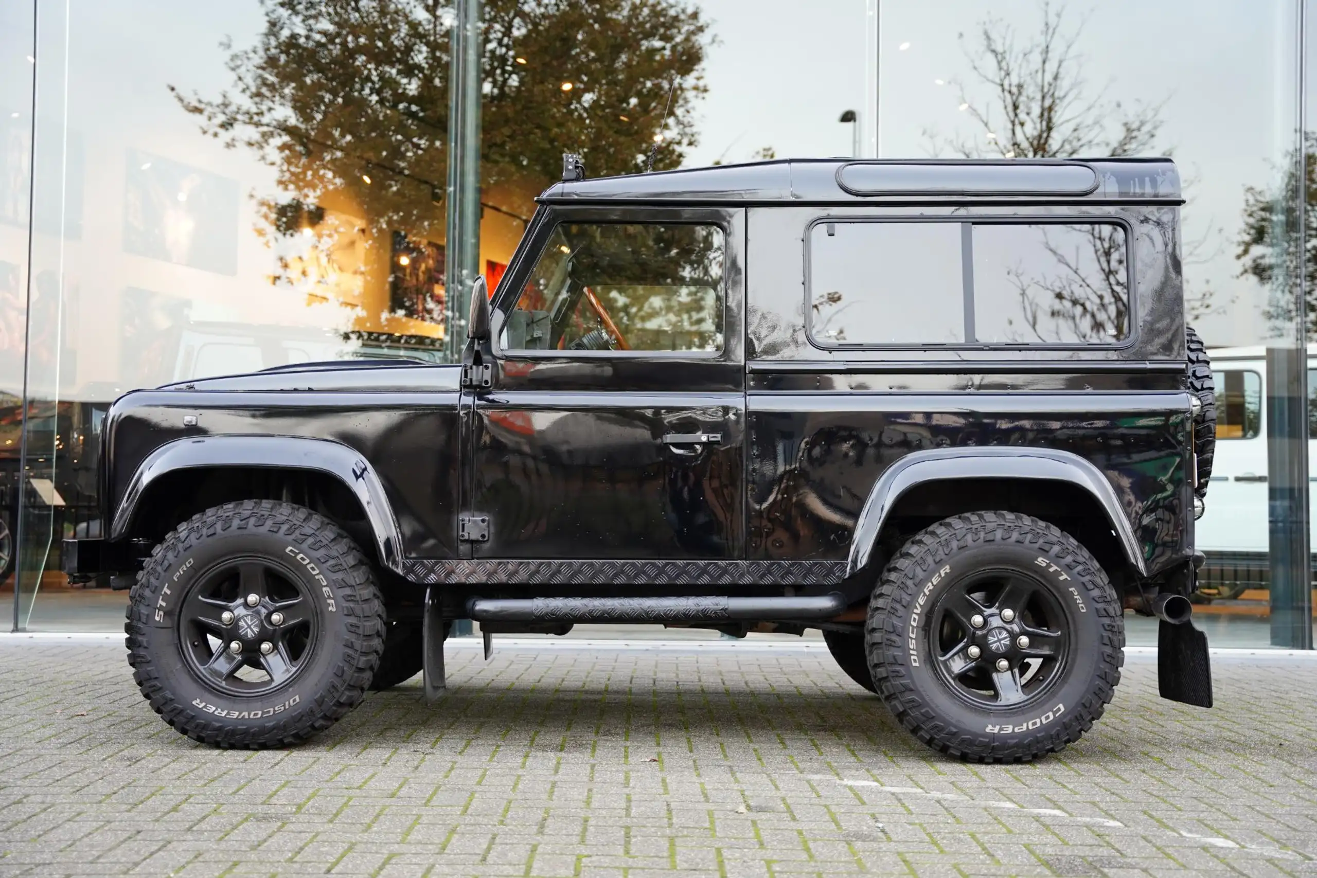 Land Rover - Defender