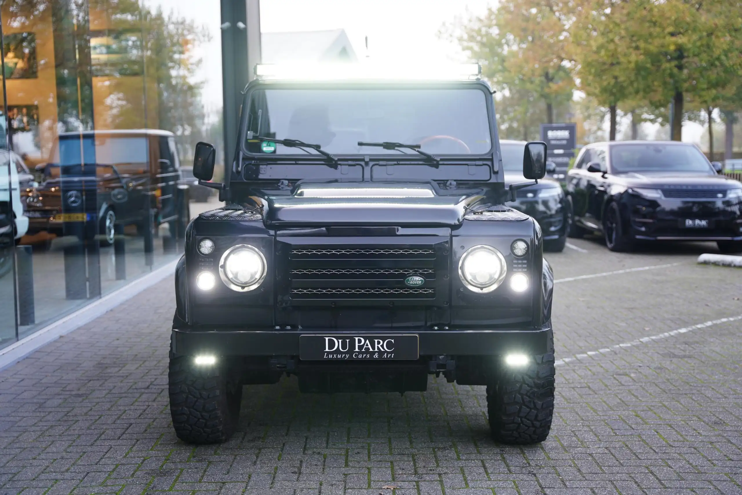 Land Rover - Defender