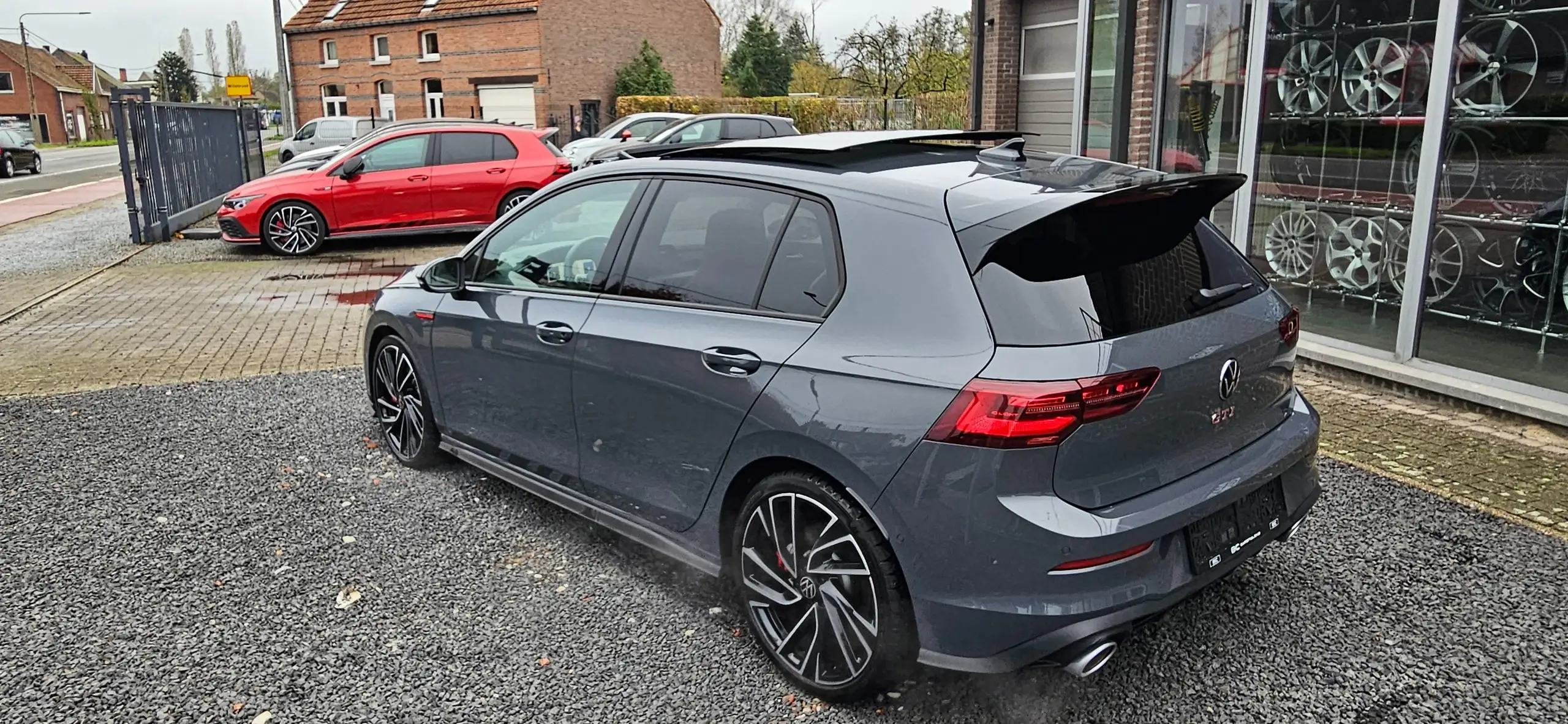 Volkswagen - Golf GTI