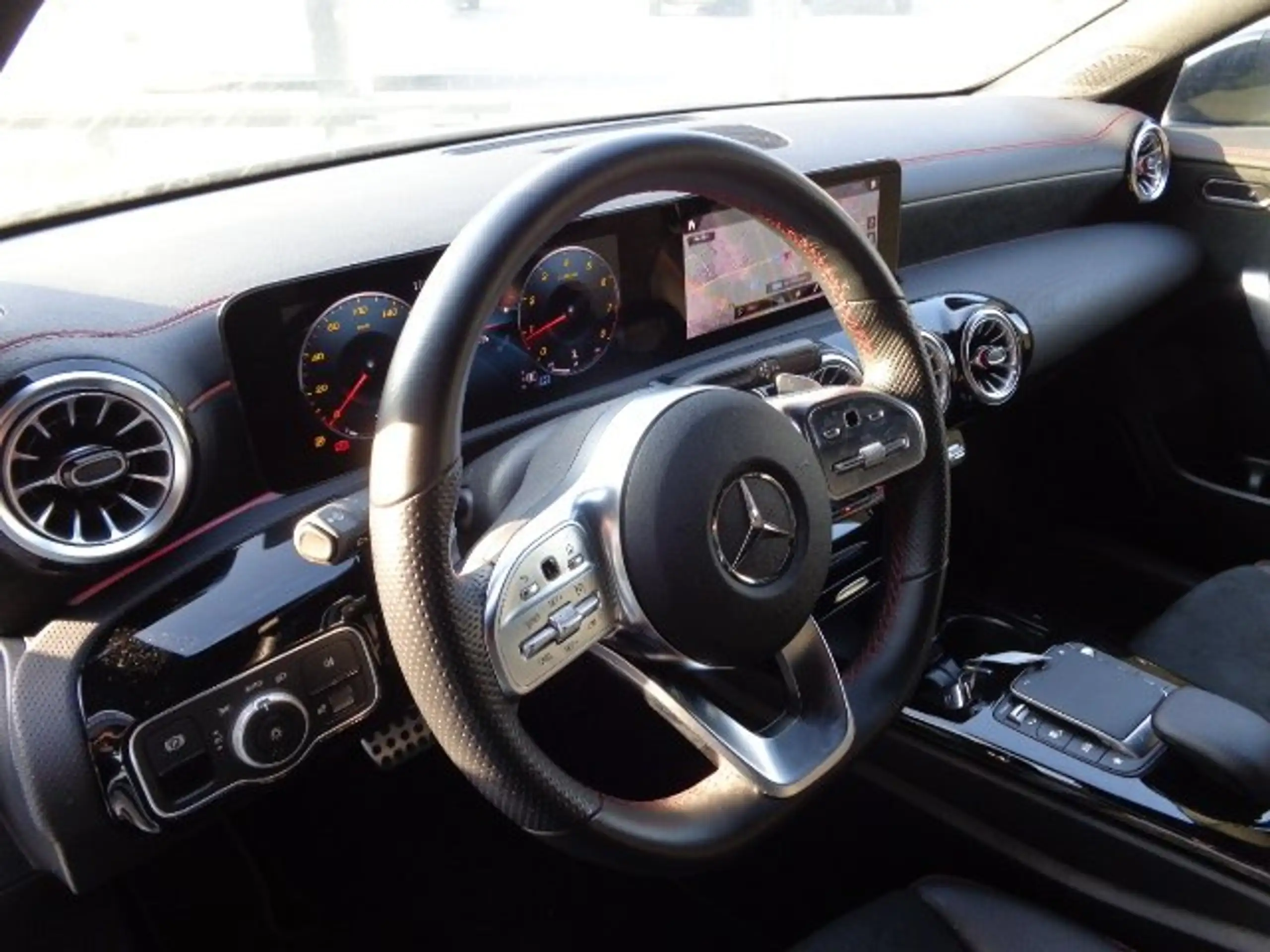 Mercedes-Benz - CLA 200