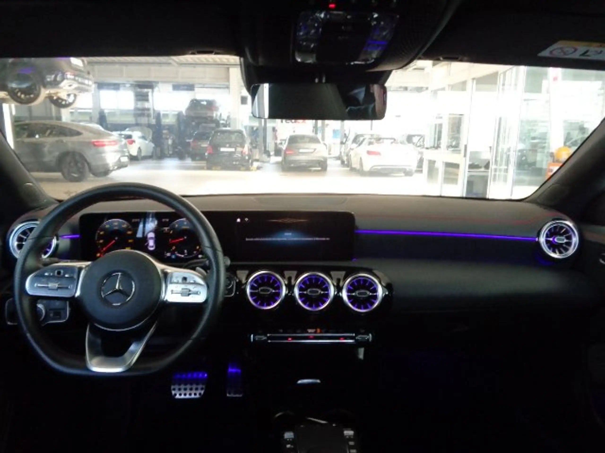 Mercedes-Benz - CLA 200