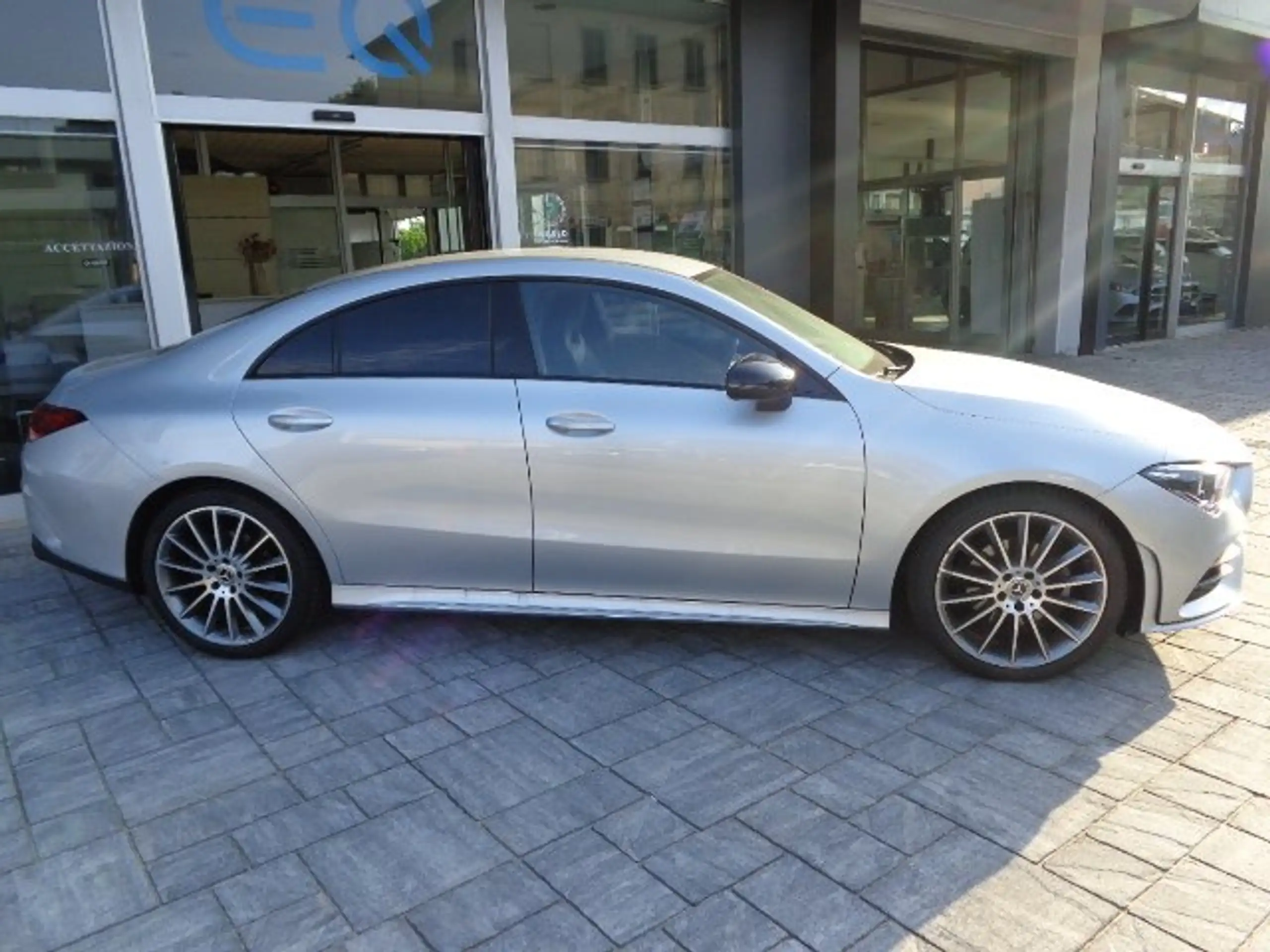 Mercedes-Benz - CLA 200