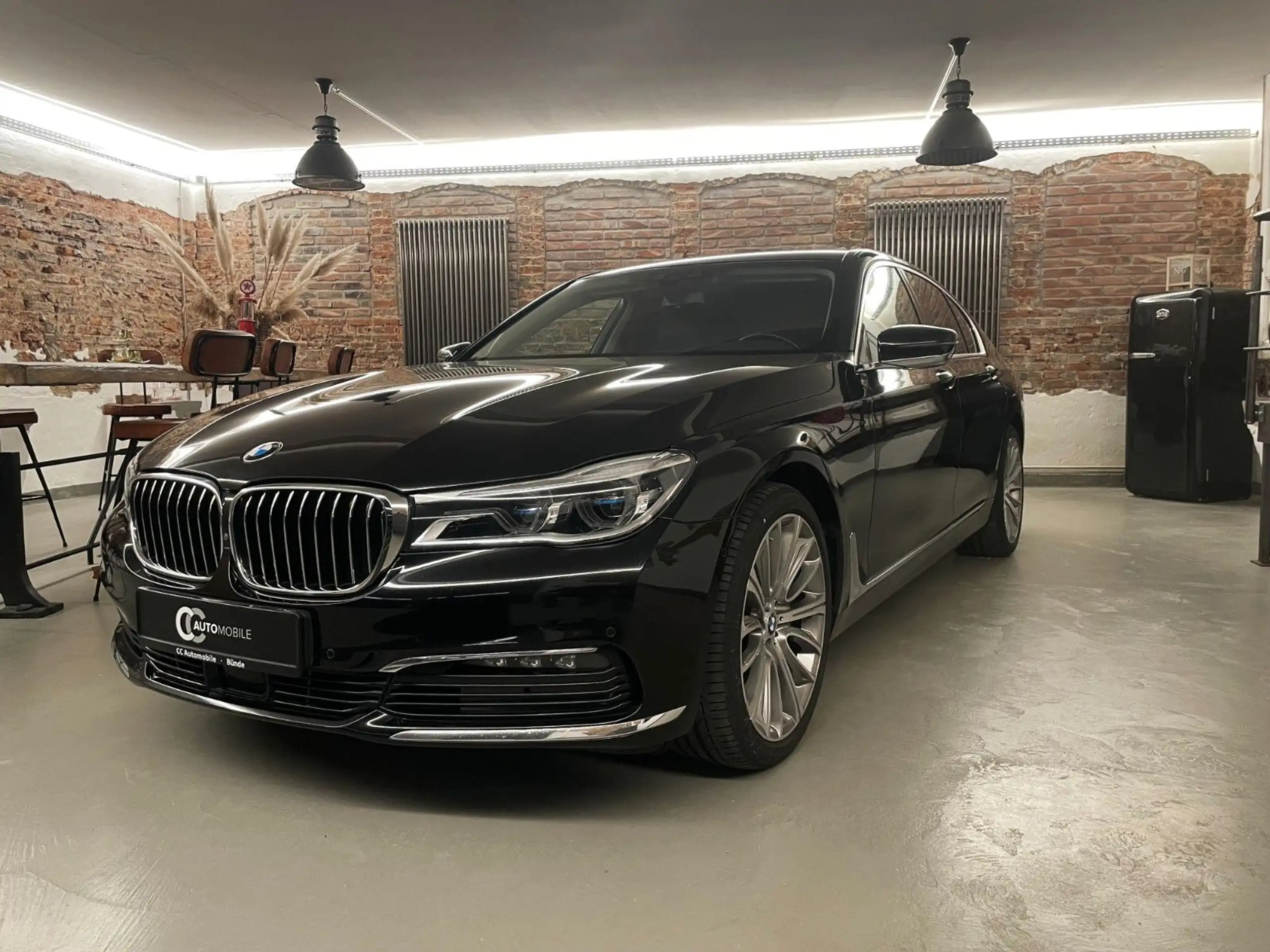 BMW - 730