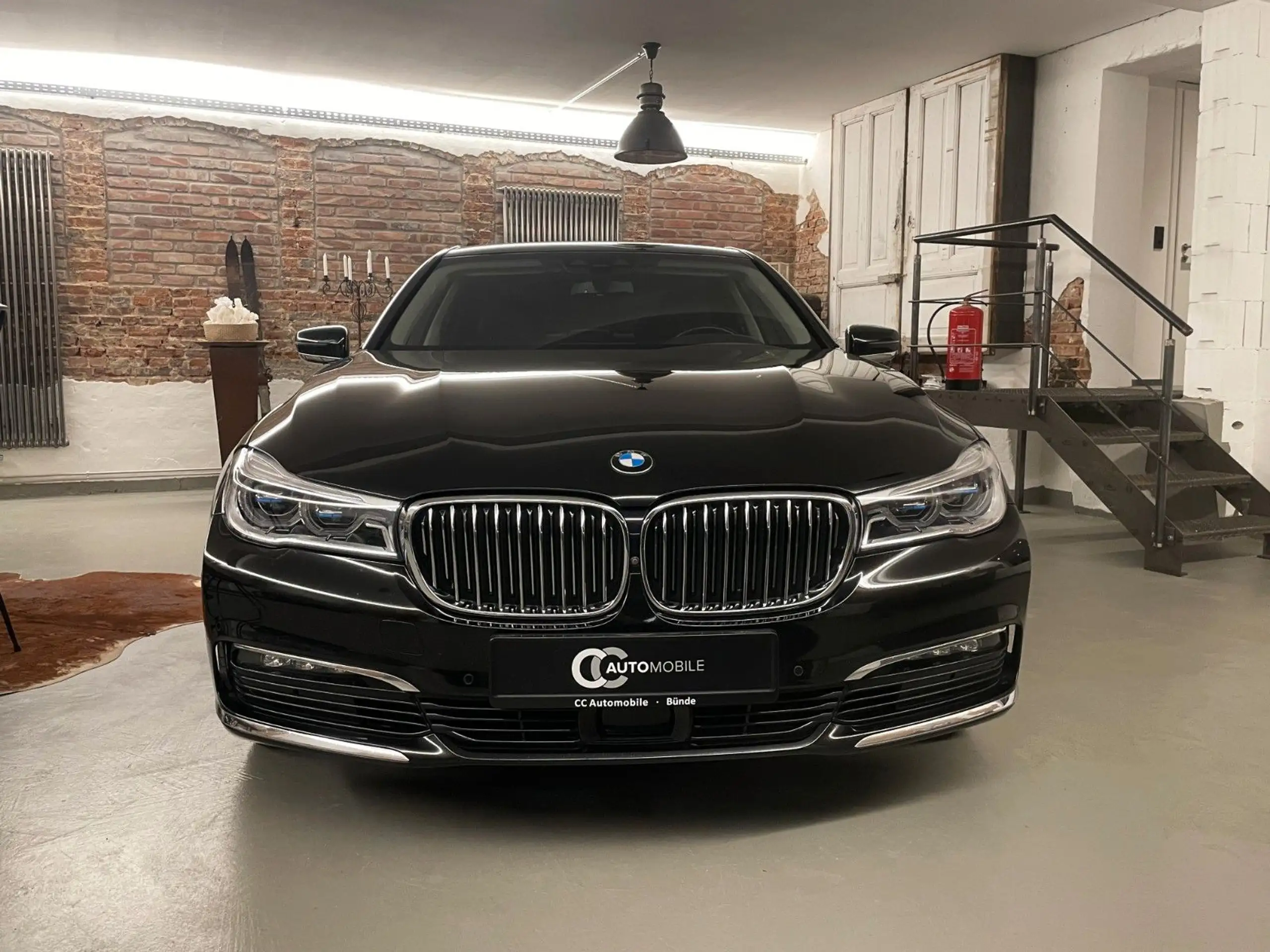 BMW - 730