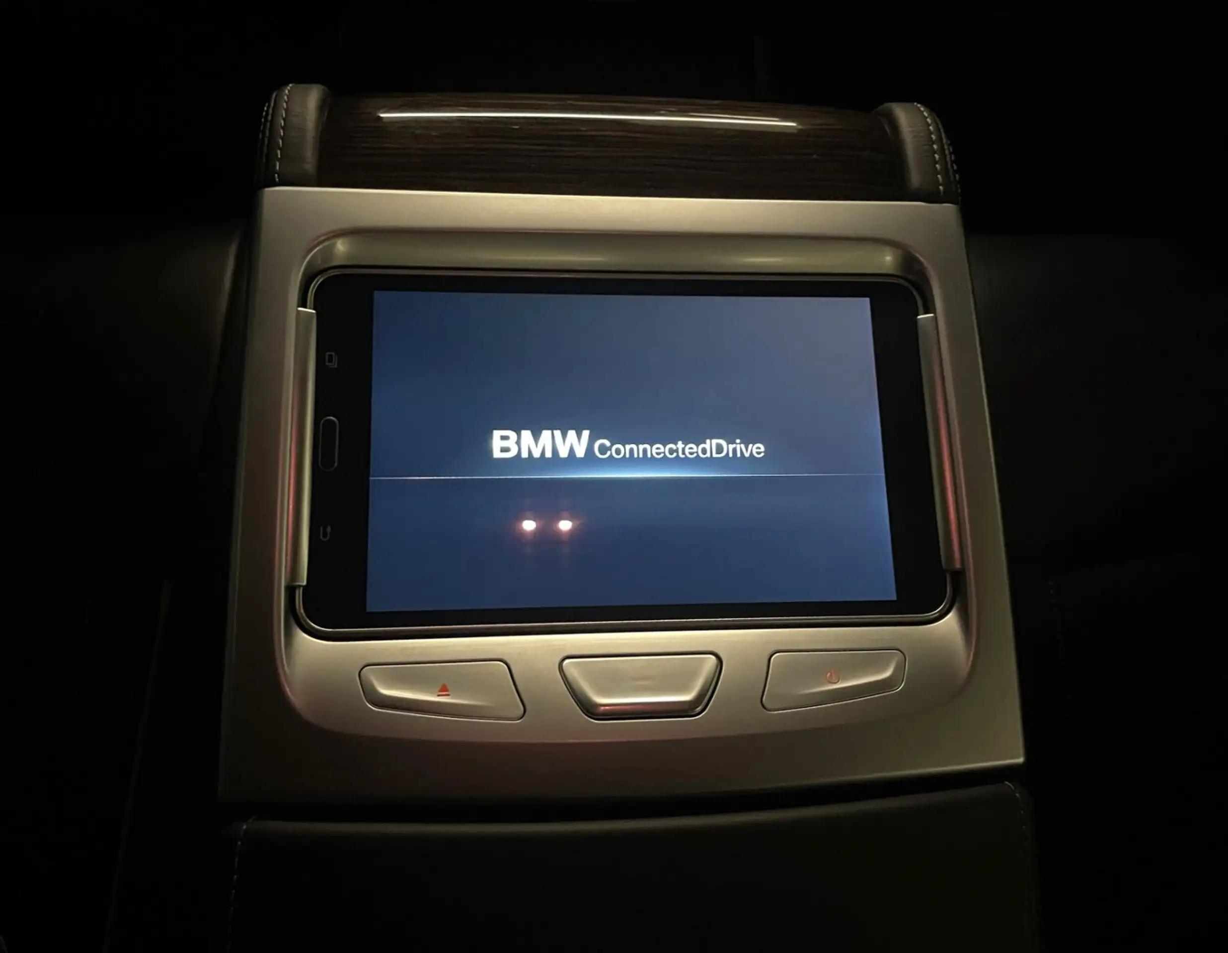 BMW - 730