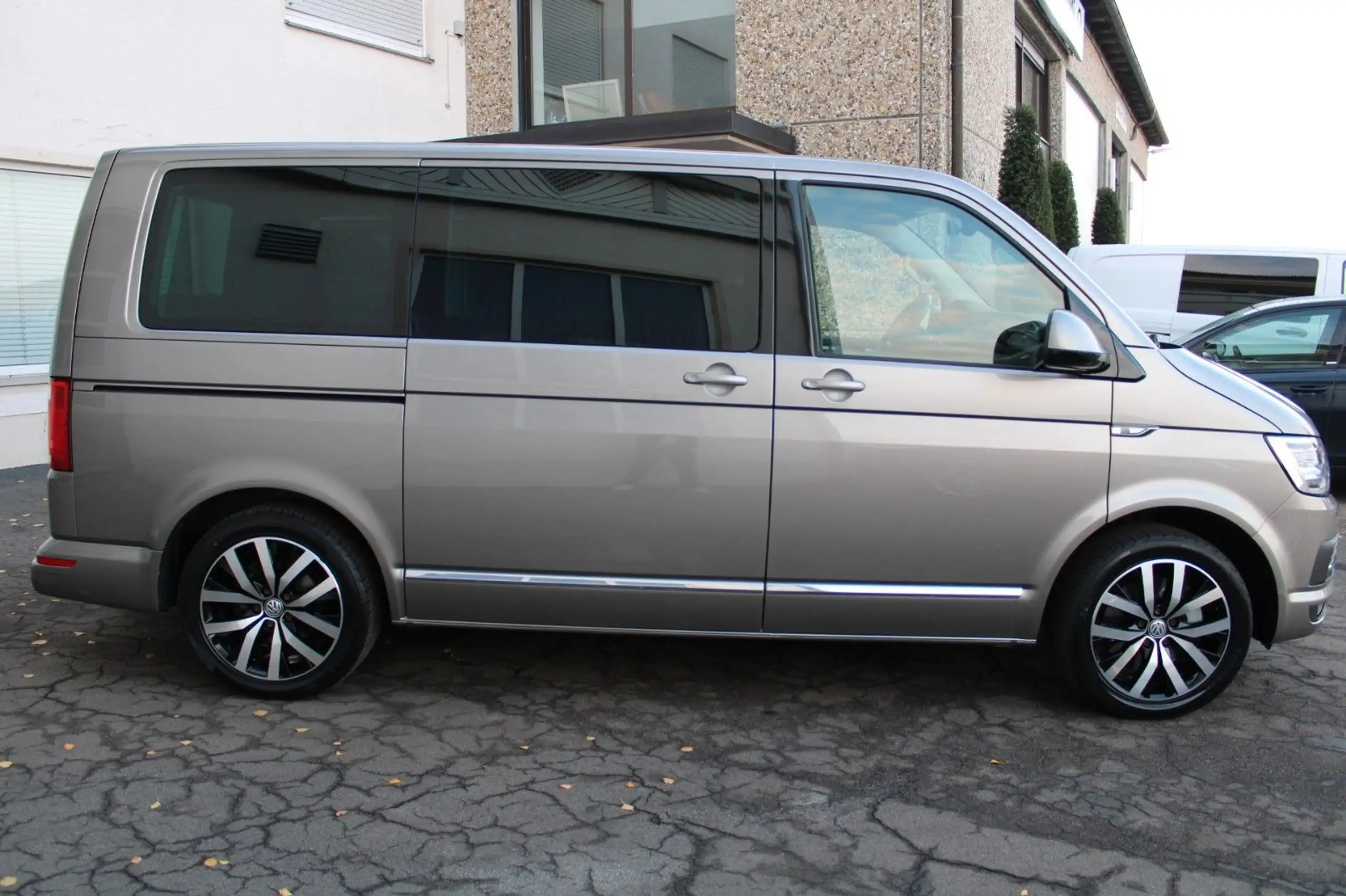 Volkswagen - T6 Multivan