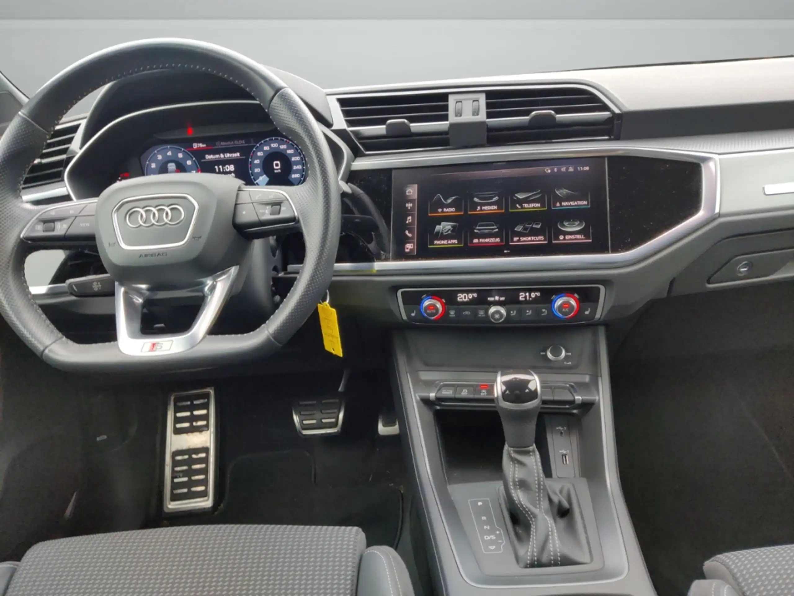 Audi - Q3