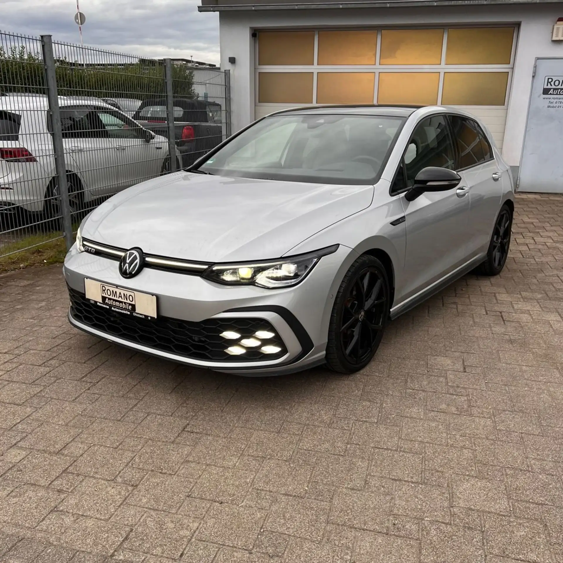 Volkswagen - Golf