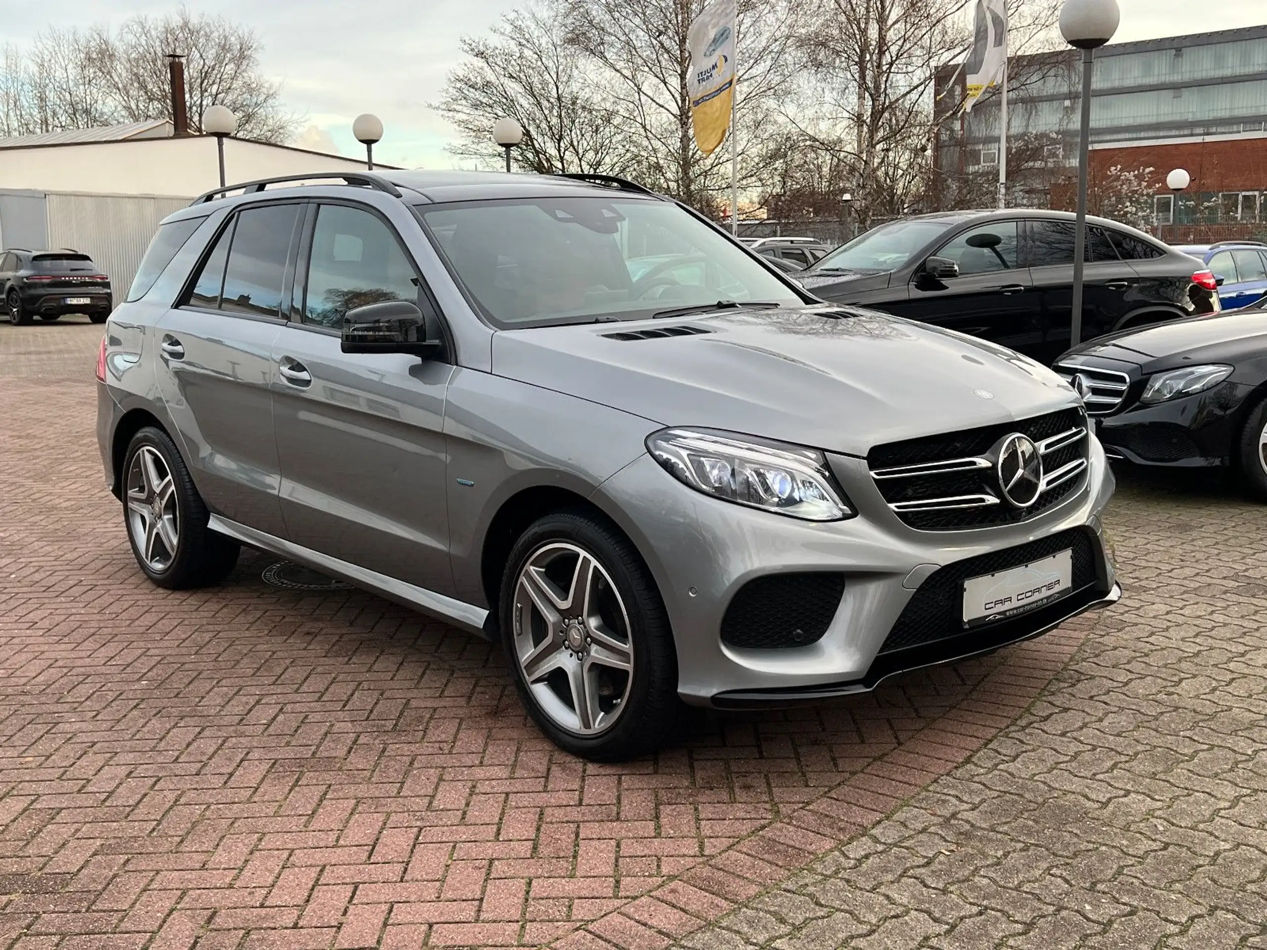 Mercedes-Benz - GLE 500