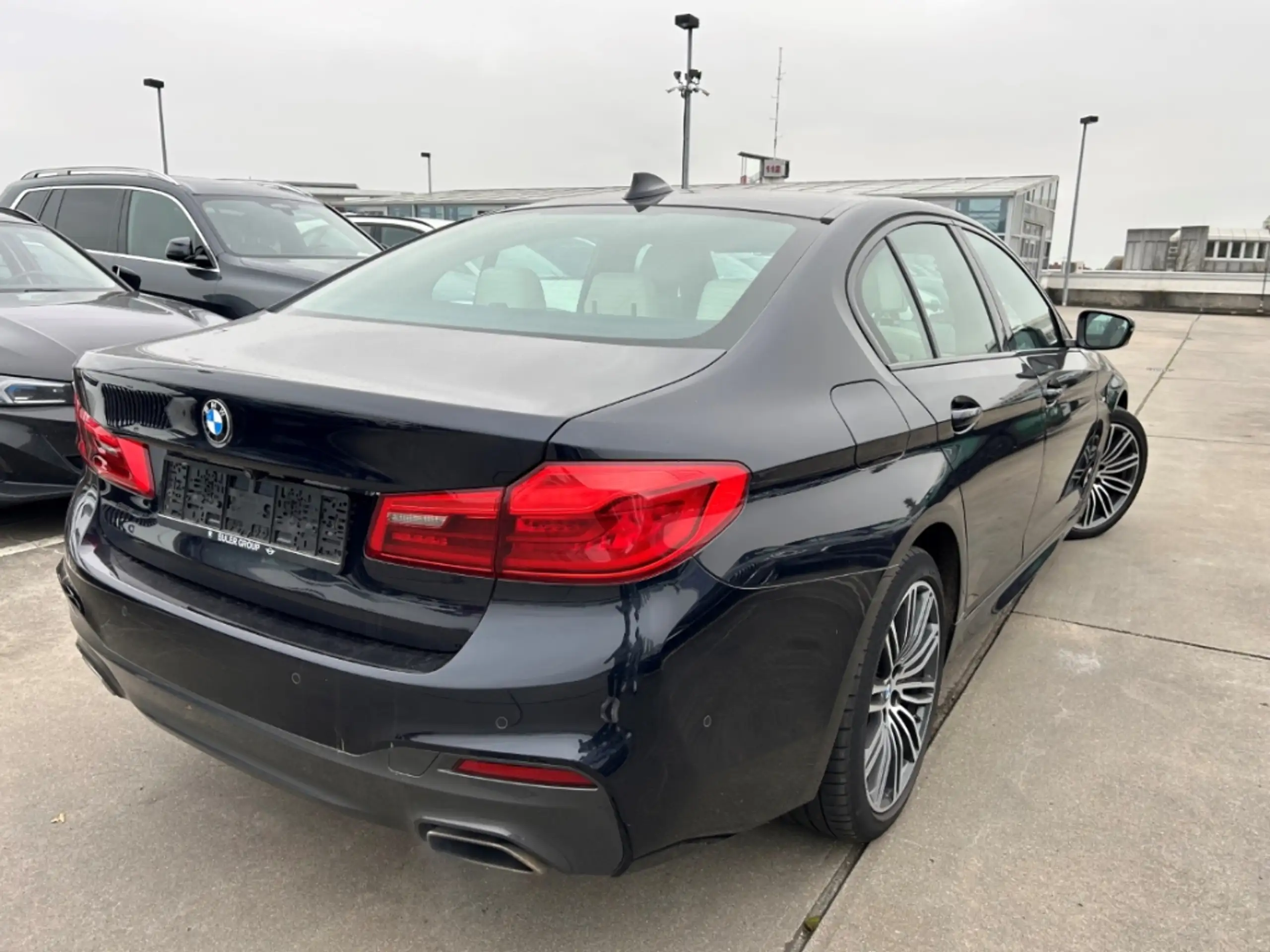 BMW - 530