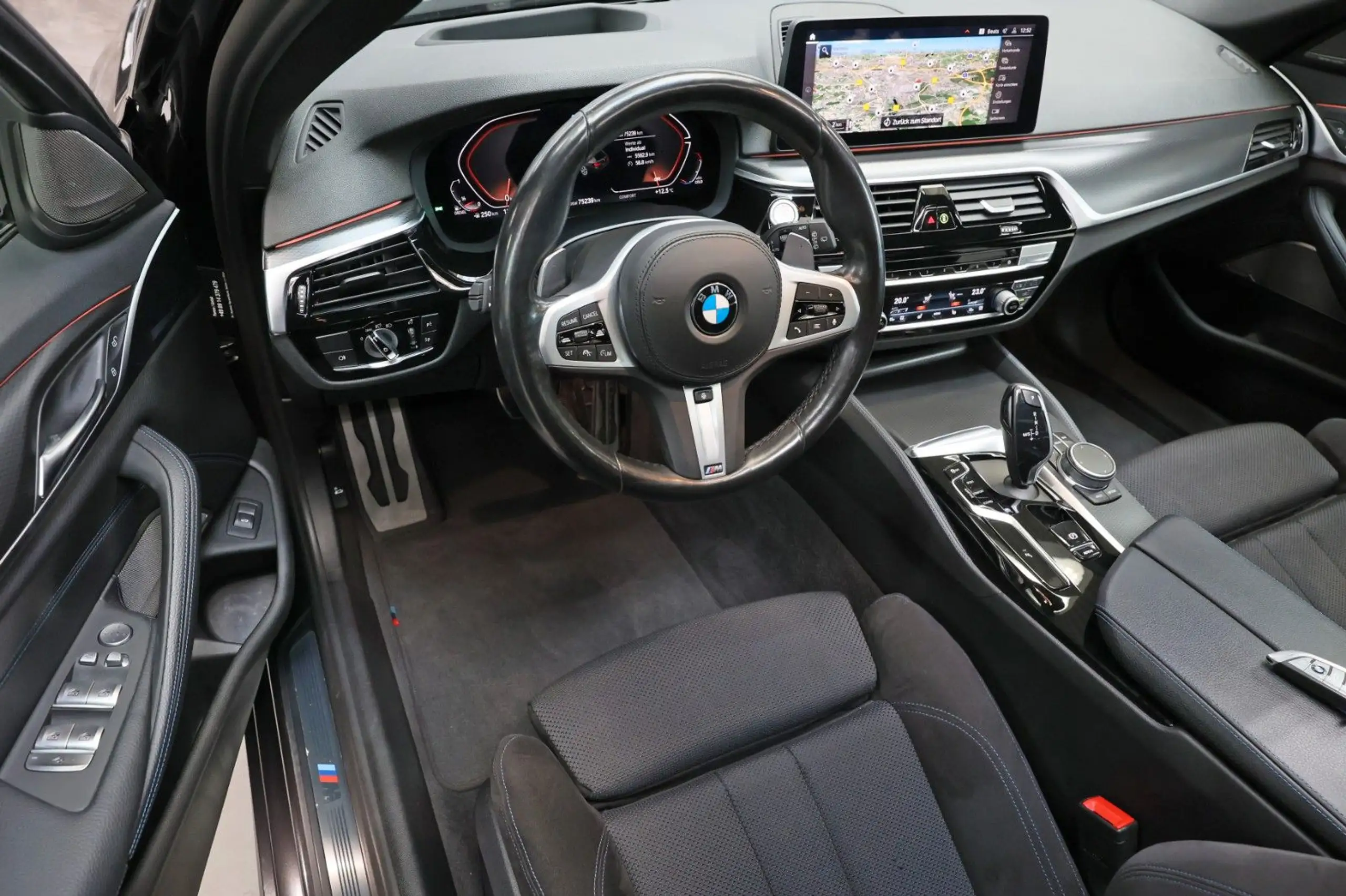 BMW - 520