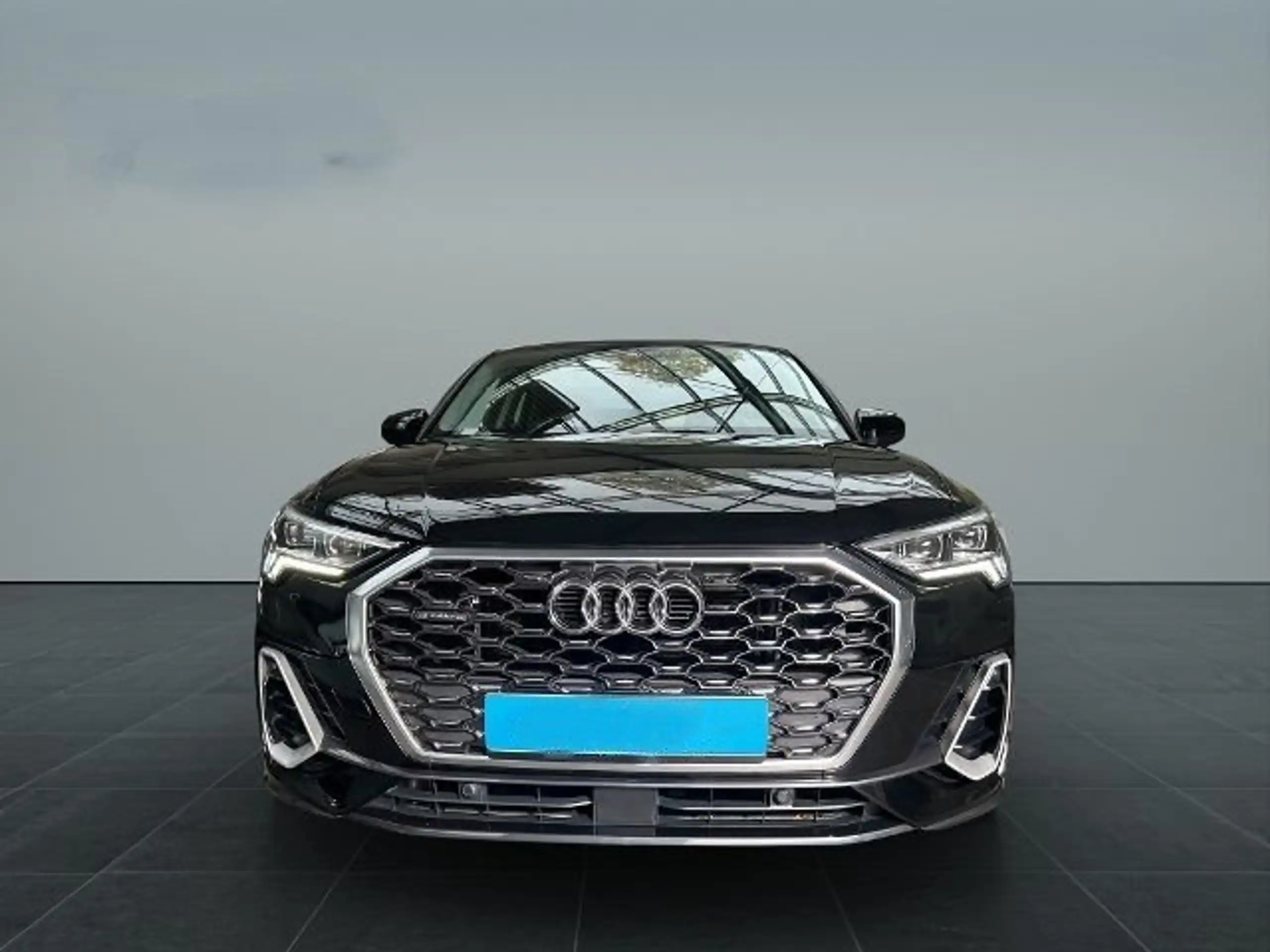 Audi - Q3