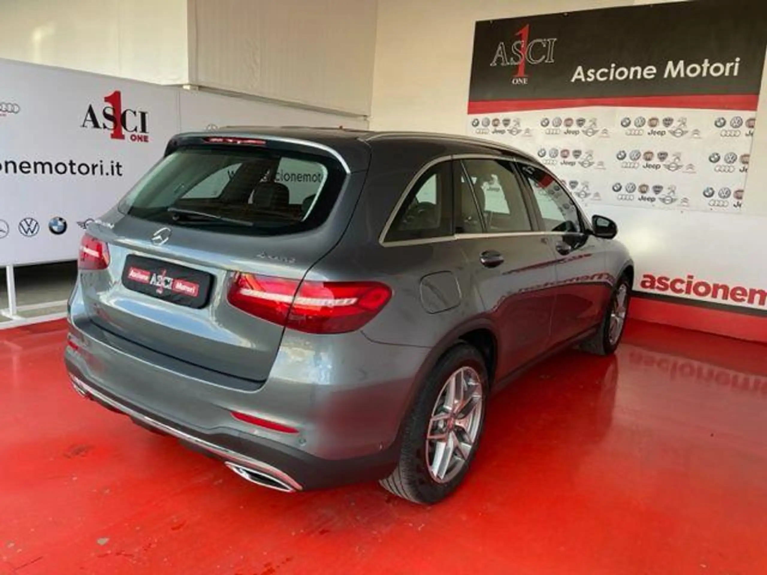 Mercedes-Benz - GLC 220