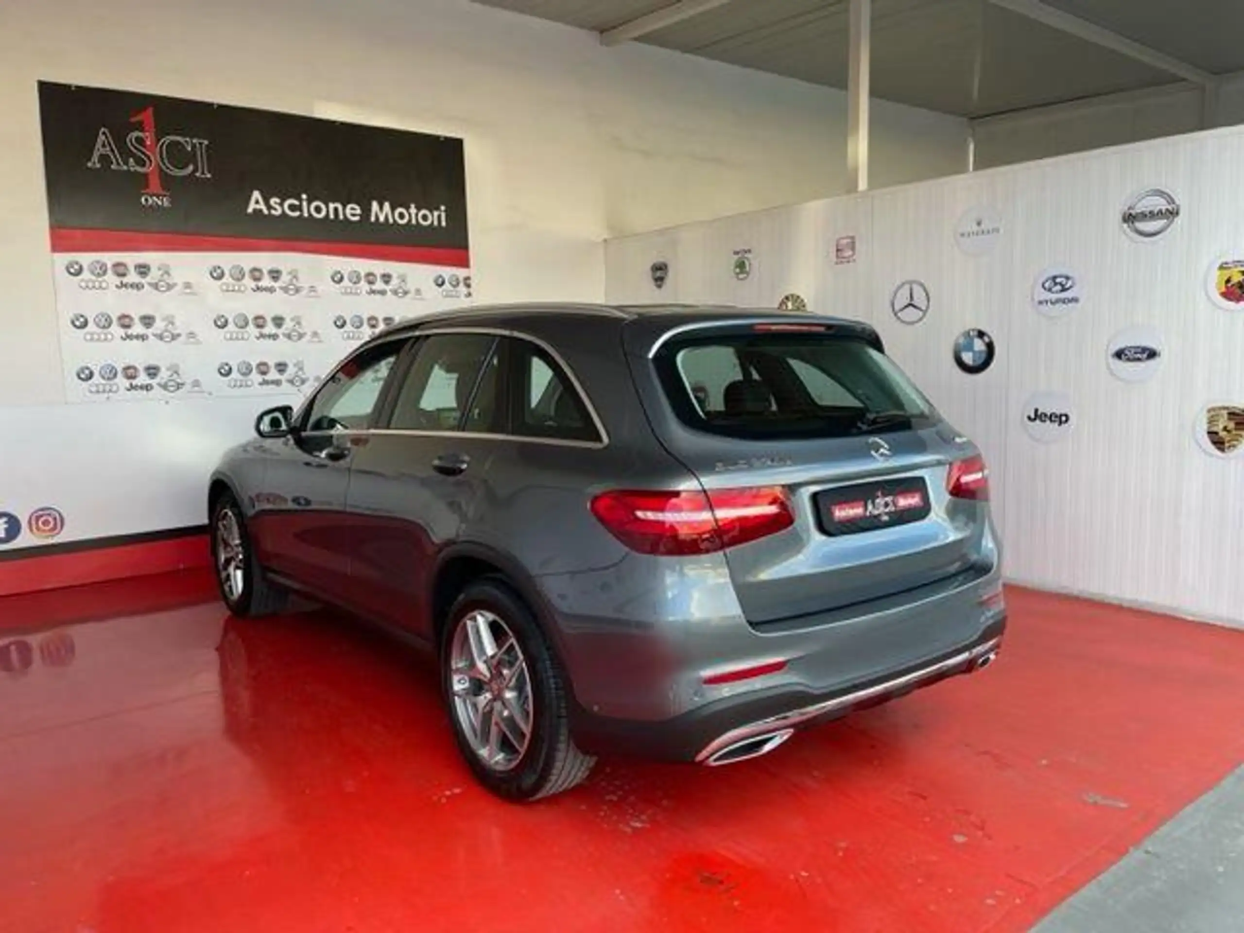 Mercedes-Benz - GLC 220