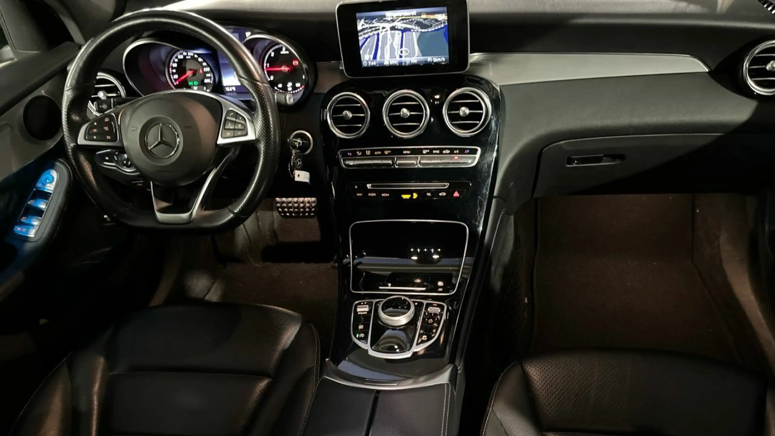 Mercedes-Benz - GLC 250