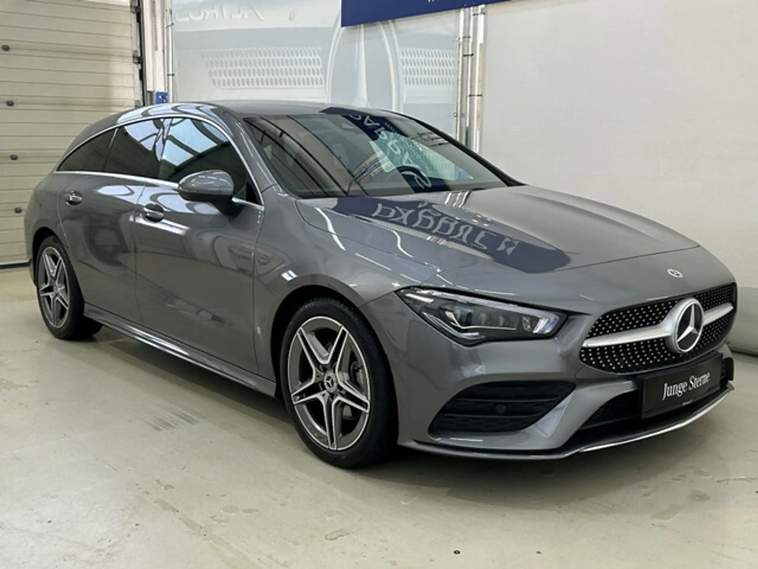 Mercedes-Benz - CLA 200