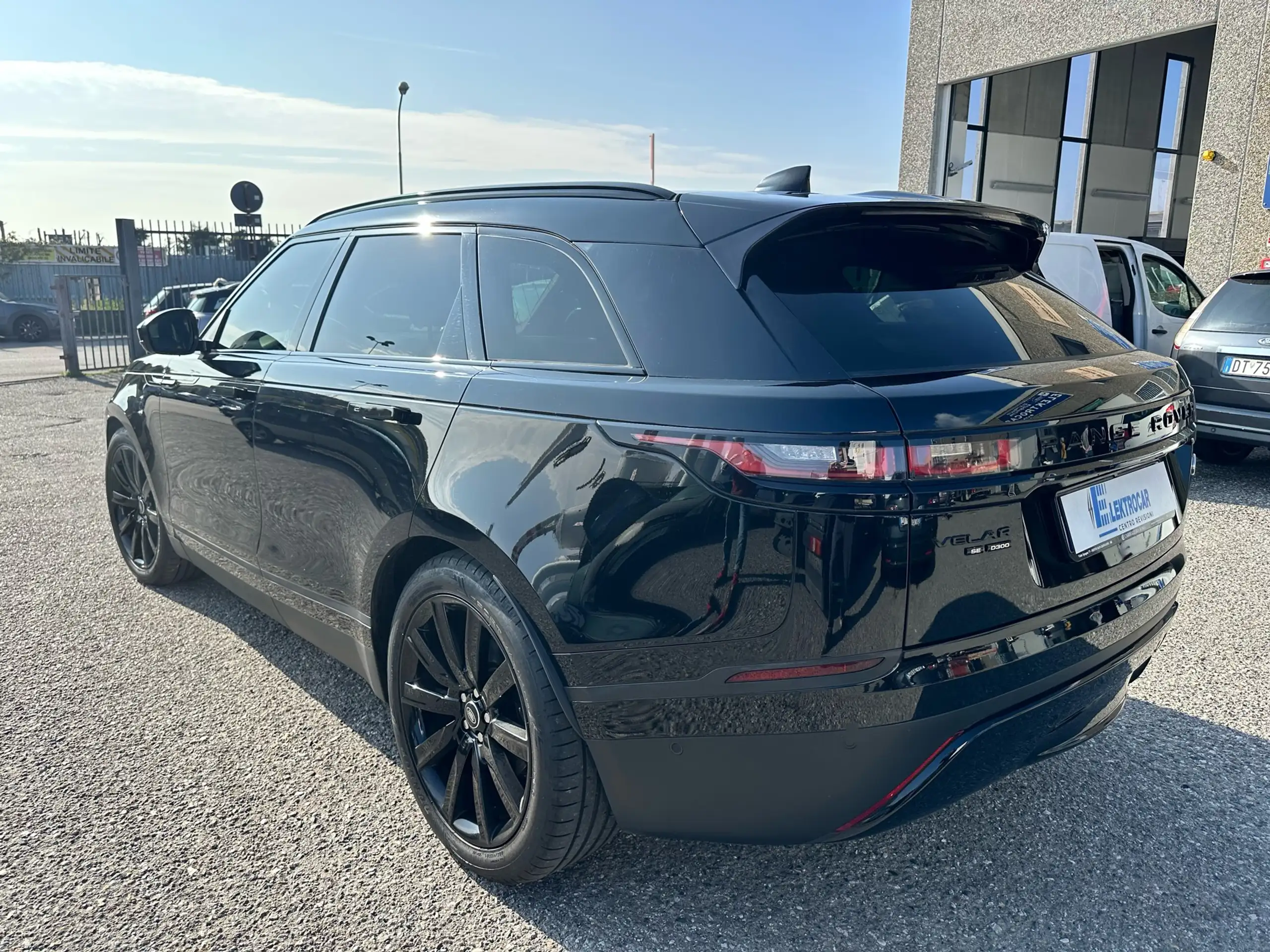 Land Rover - Range Rover Velar