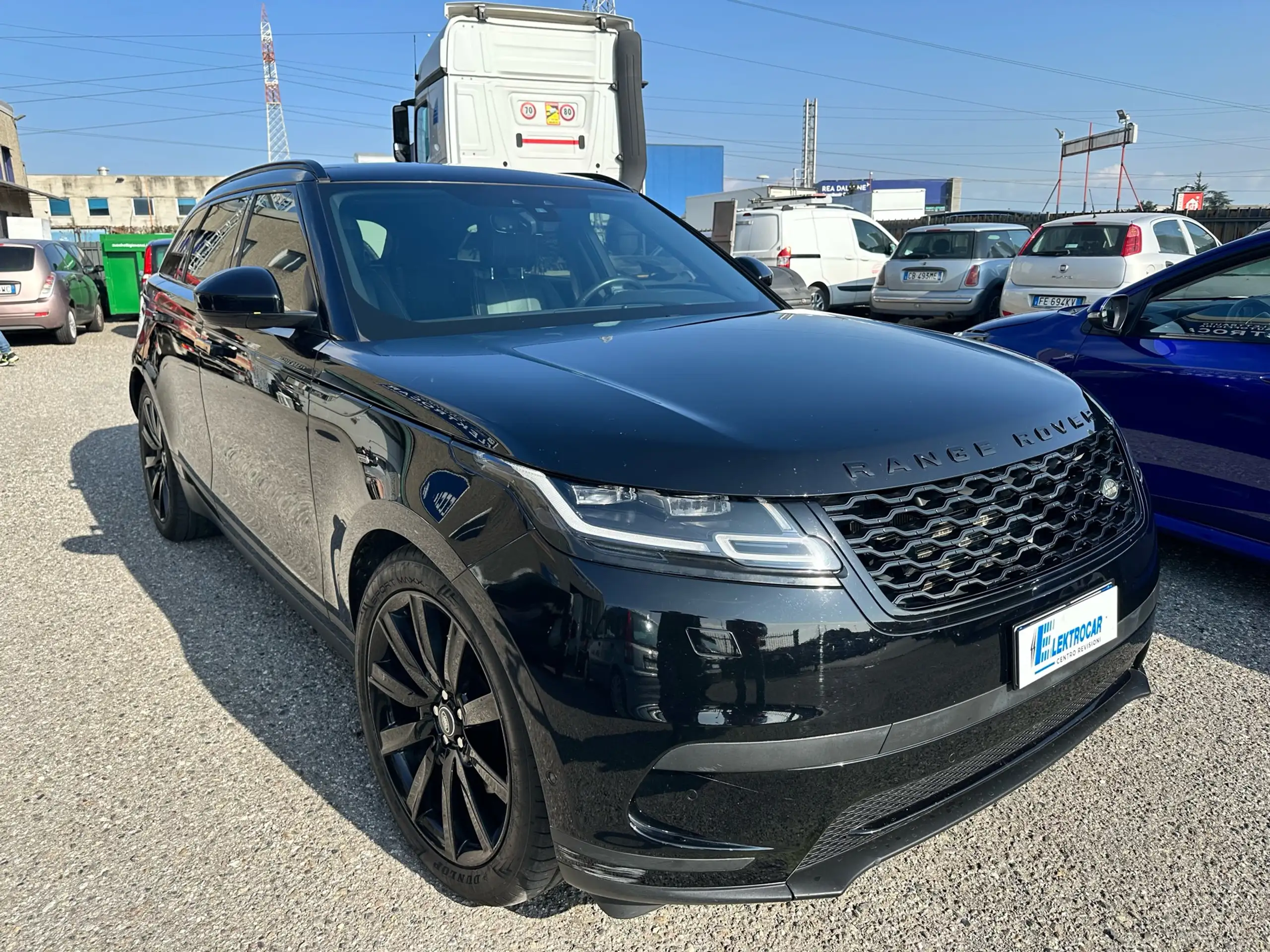 Land Rover - Range Rover Velar