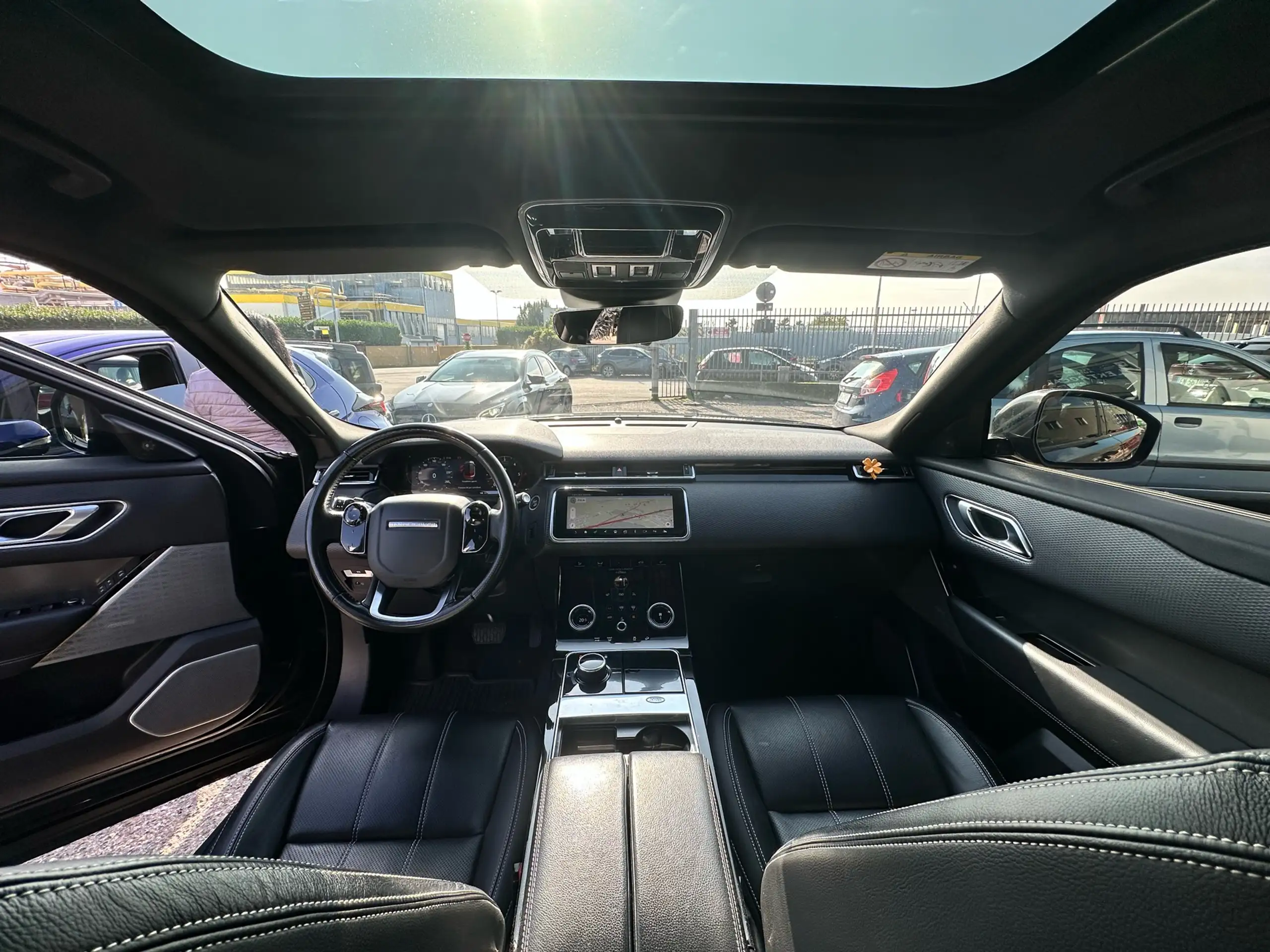 Land Rover - Range Rover Velar