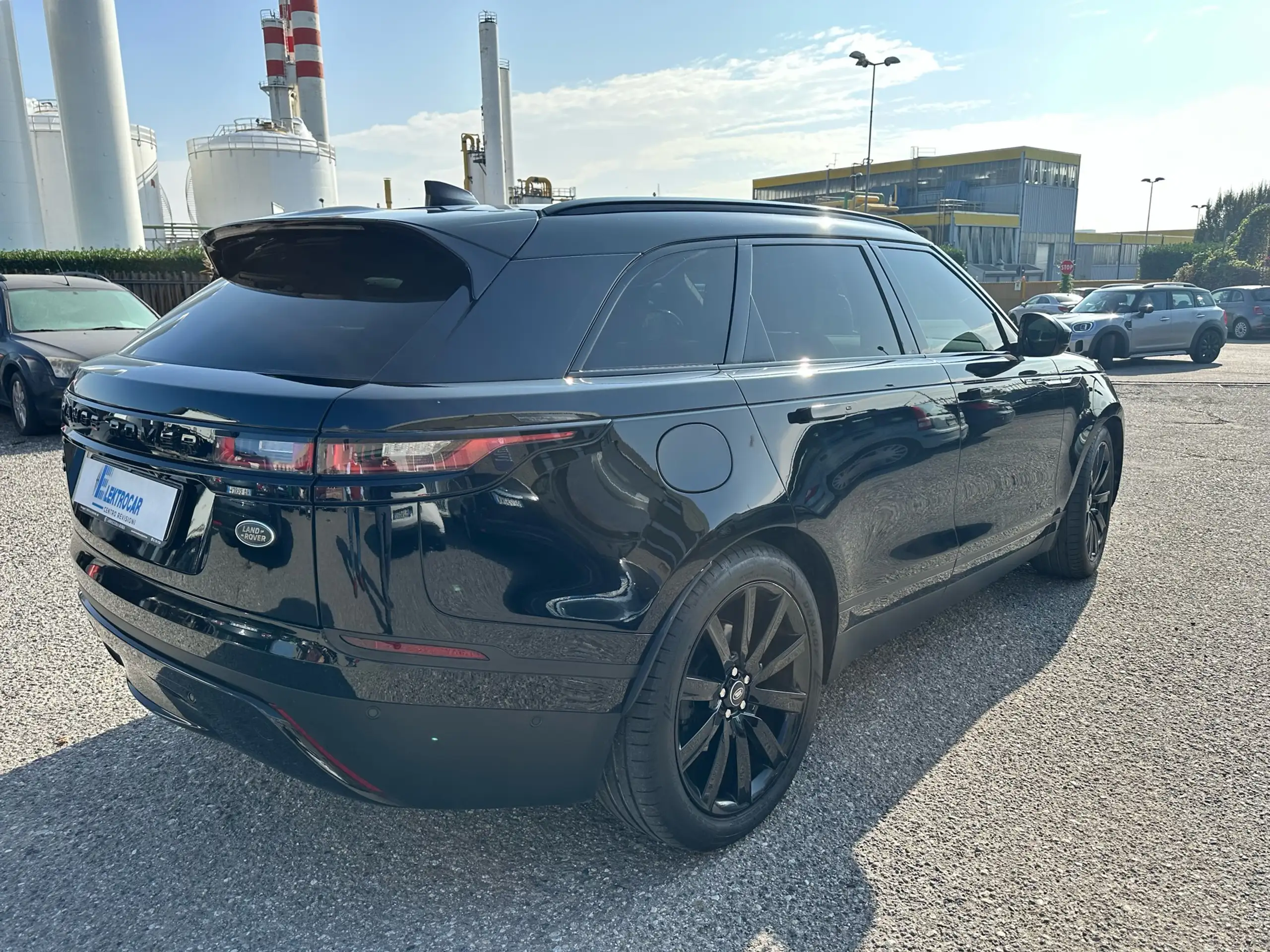 Land Rover - Range Rover Velar